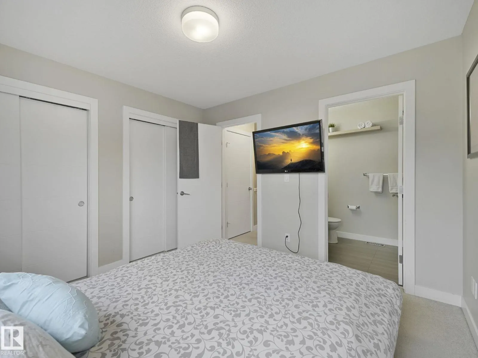 #124 2560 PEGASUS BV NW