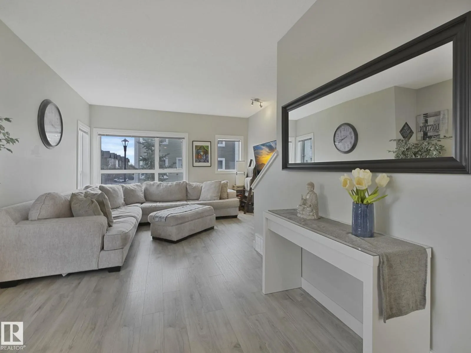 #124 2560 PEGASUS BV NW