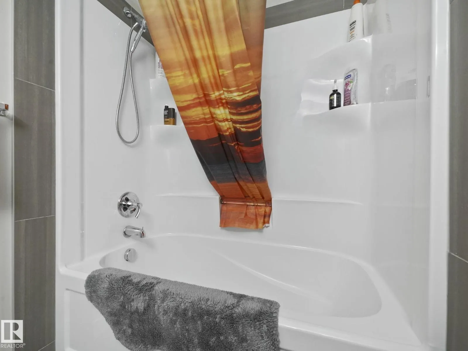 #124 2560 PEGASUS BV NW