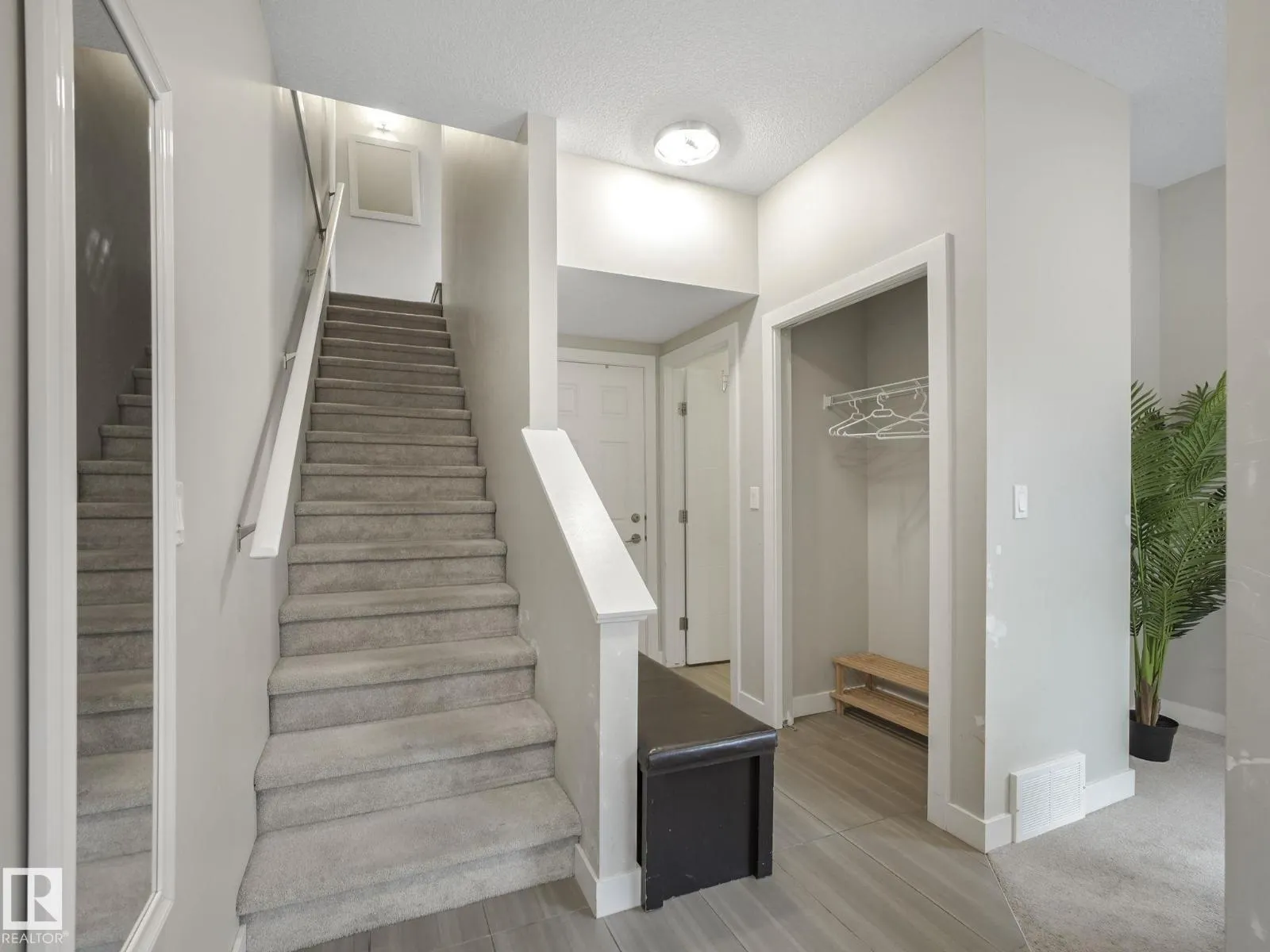 #124 2560 PEGASUS BV NW