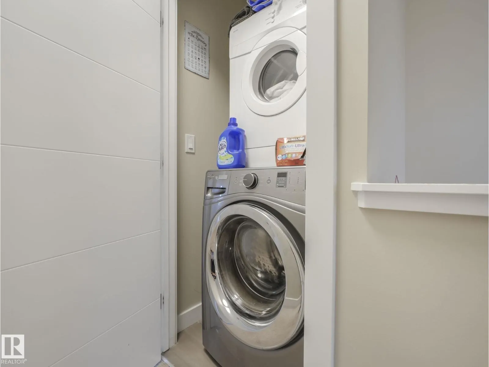 #124 2560 PEGASUS BV NW