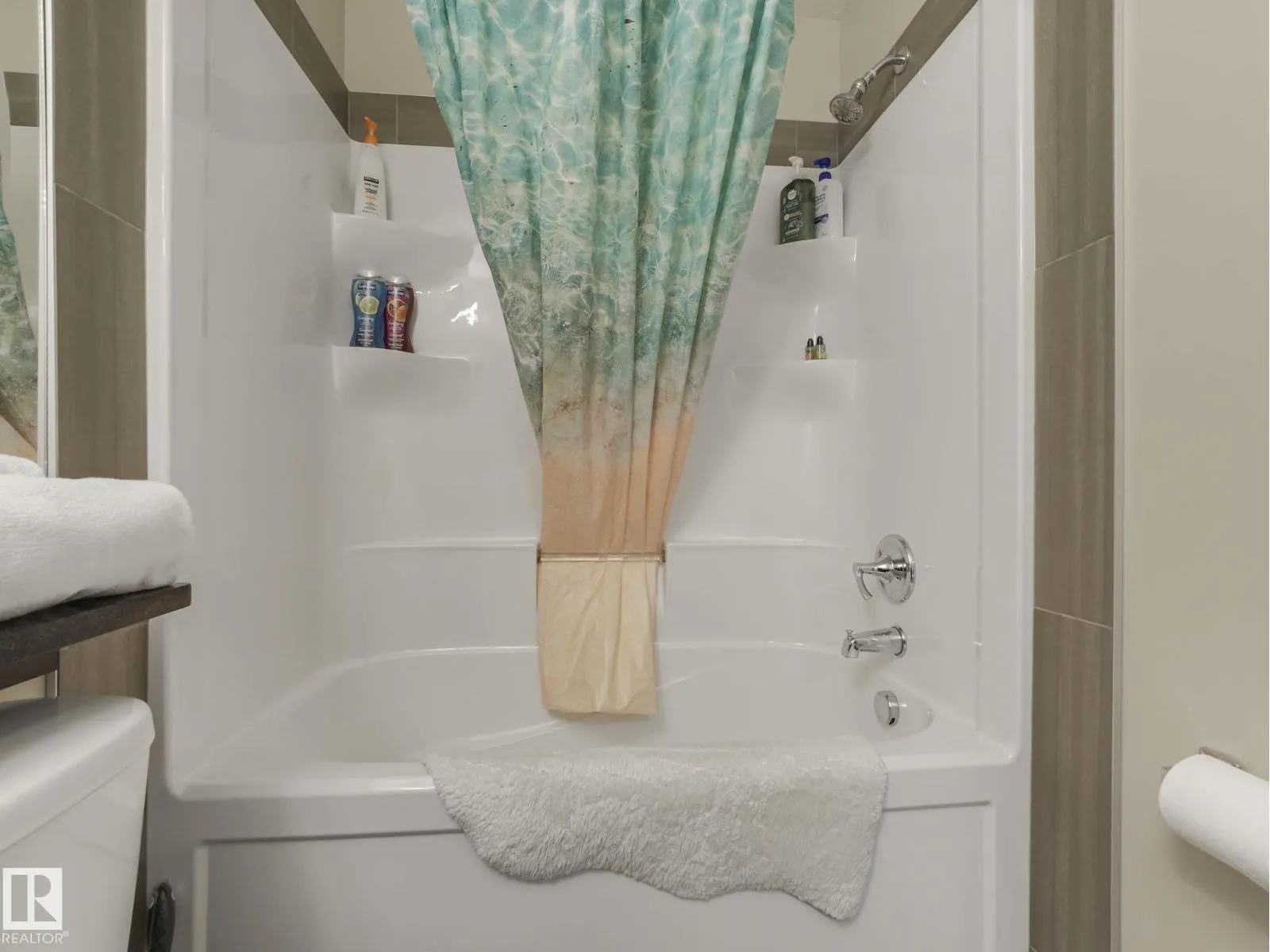 #124 2560 PEGASUS BV NW