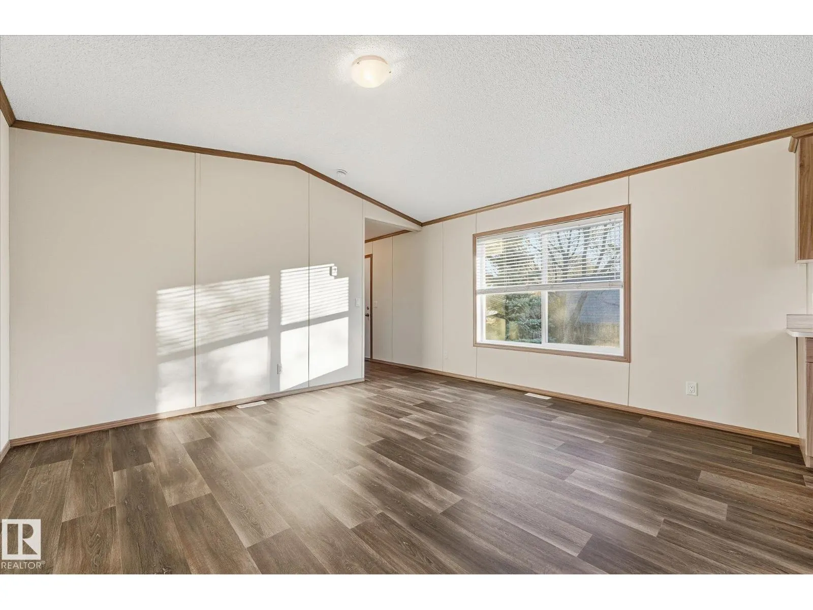 242 305 Calahoo Road