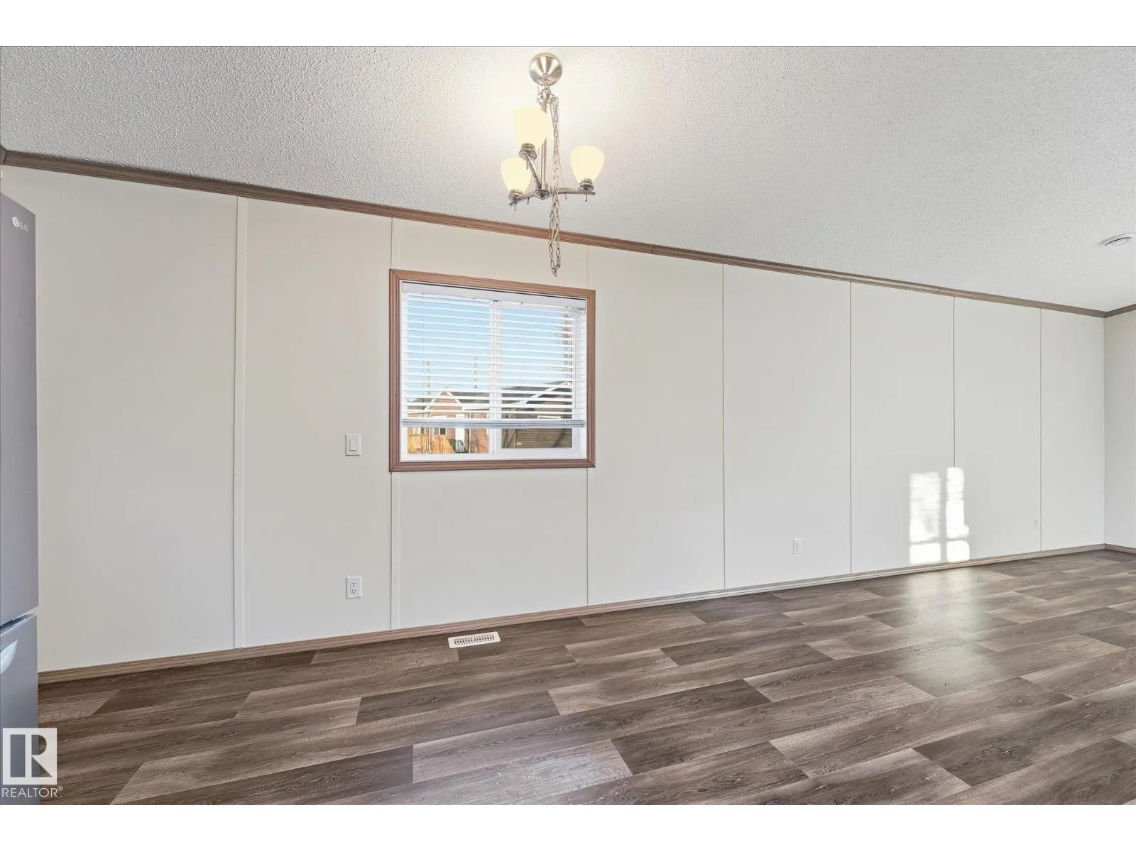 242 305 Calahoo Road