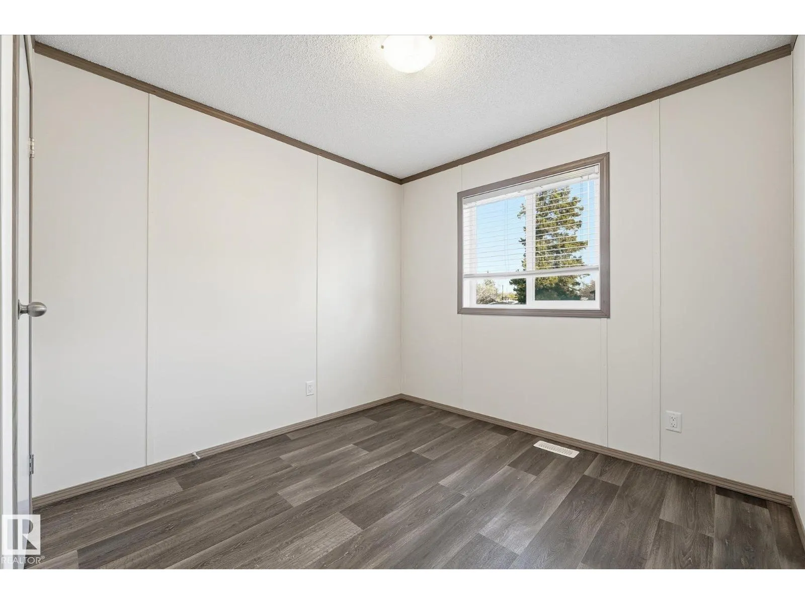 242 305 Calahoo Road