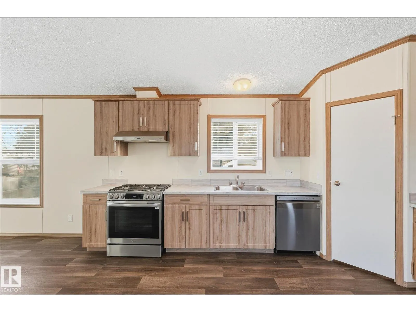 242 305 Calahoo Road