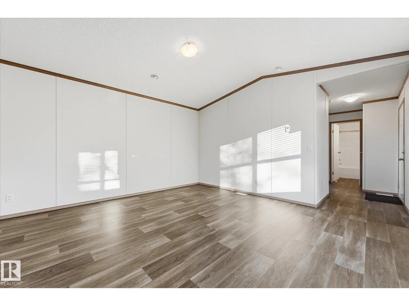 242 305 Calahoo Road