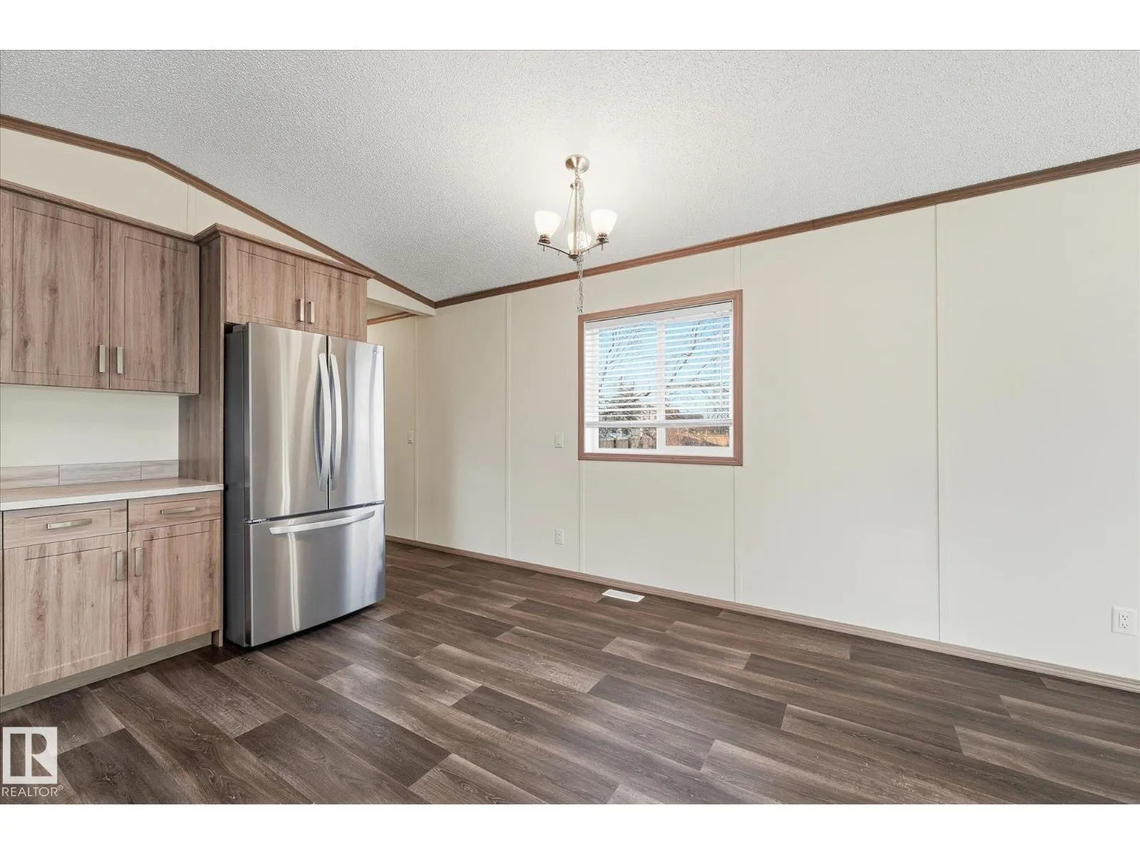 242 305 Calahoo Road