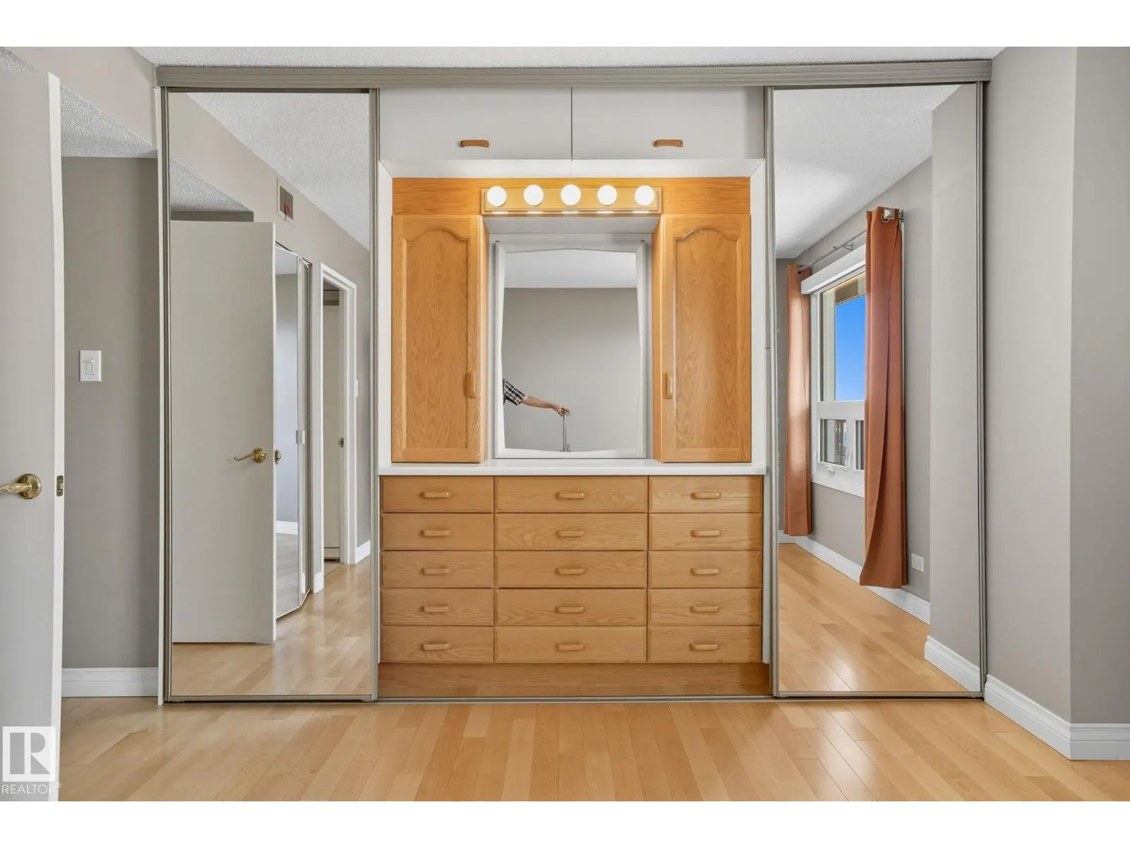 #1602 12303 Jasper AV NW NW