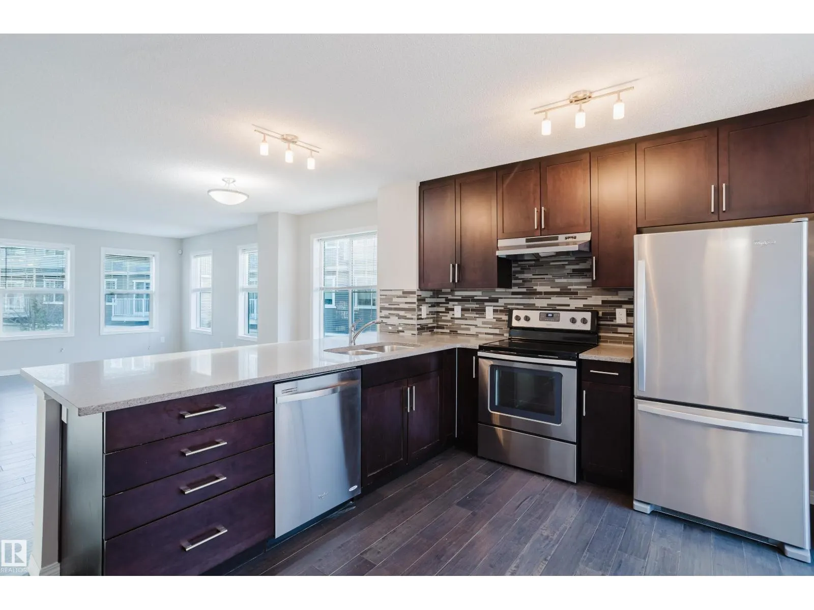 #47 7385 EDGEMONT WY NW NW