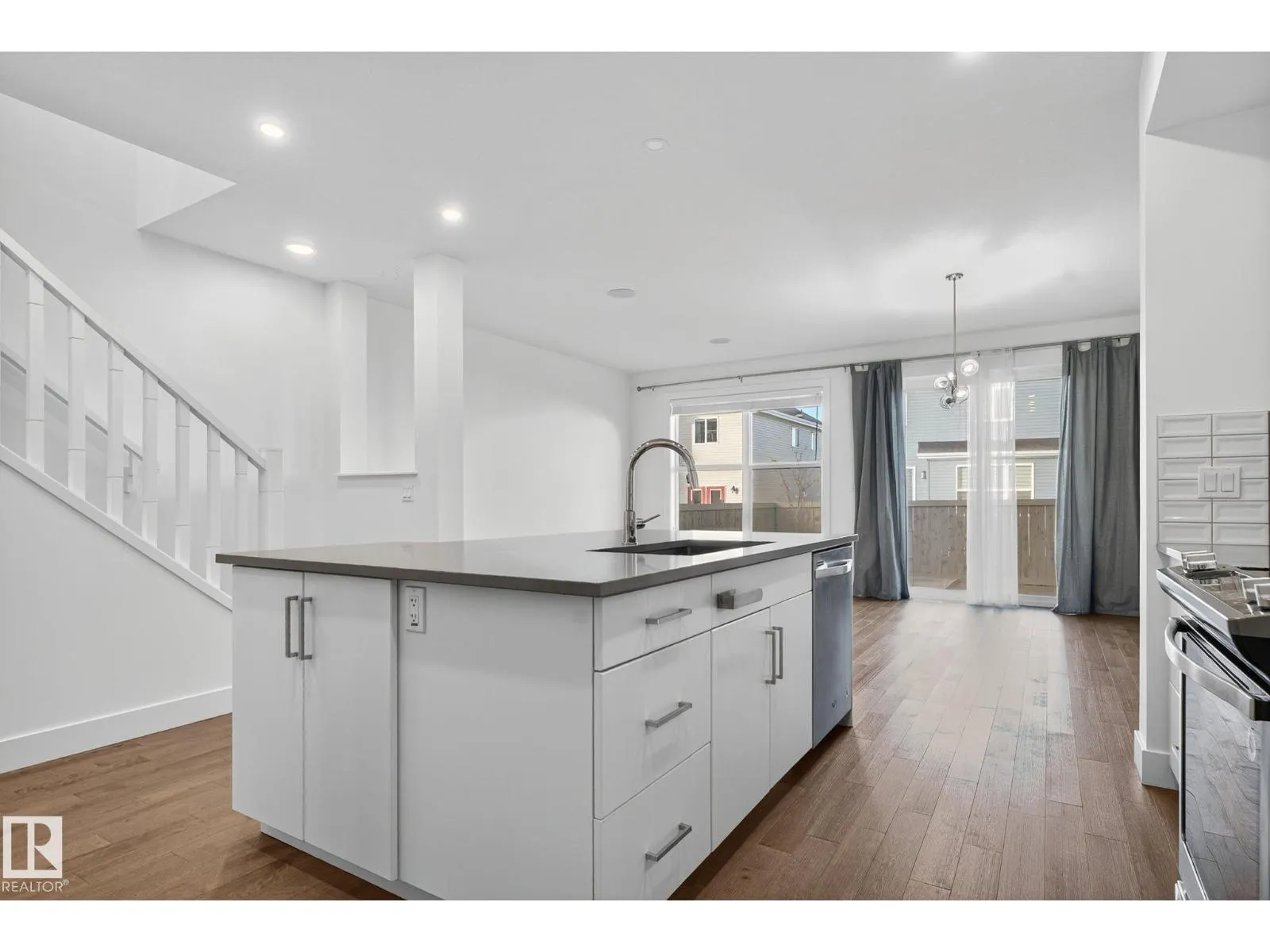 1096 SECORD PROMENADE NW