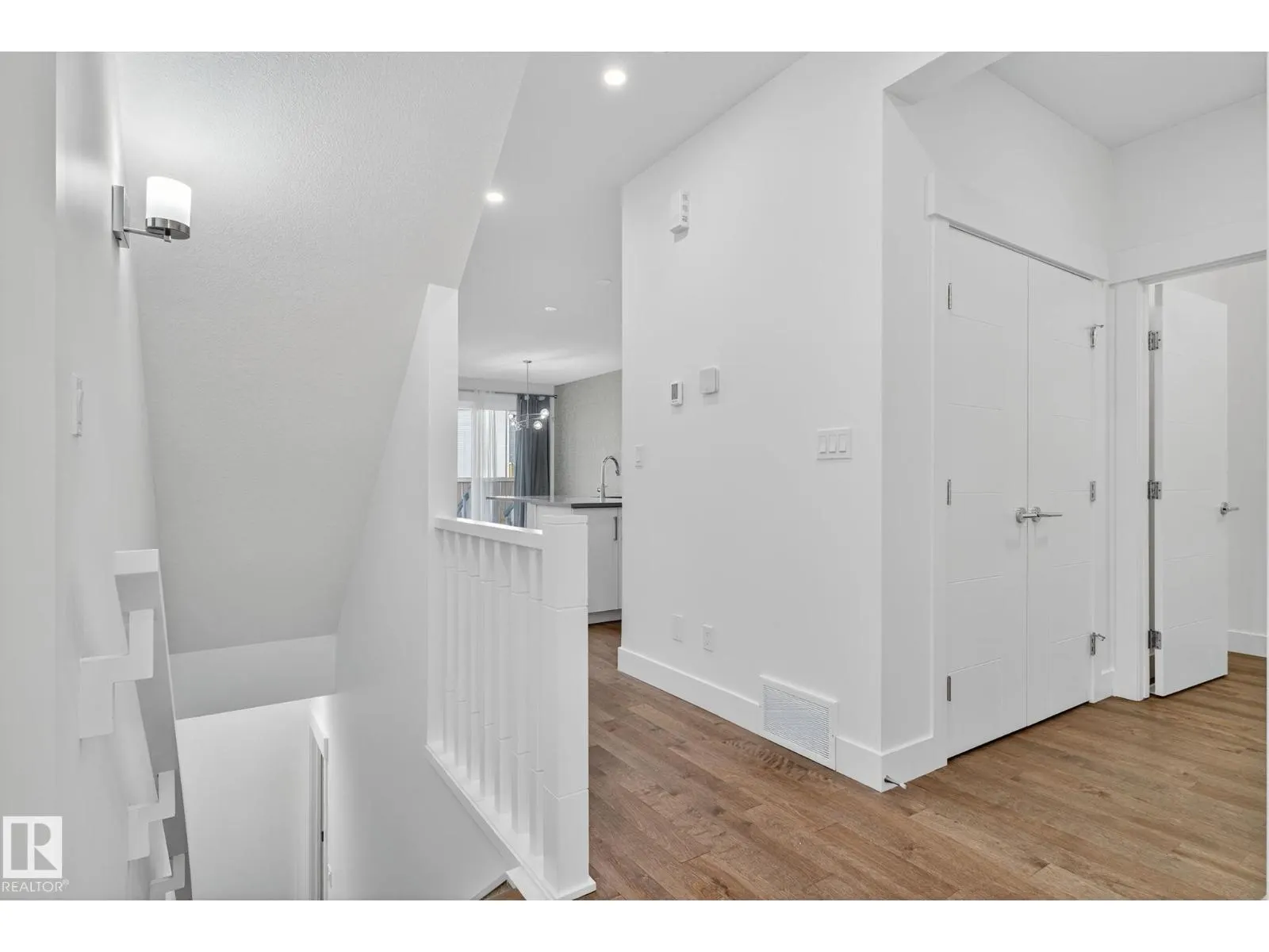 1096 SECORD PROMENADE NW