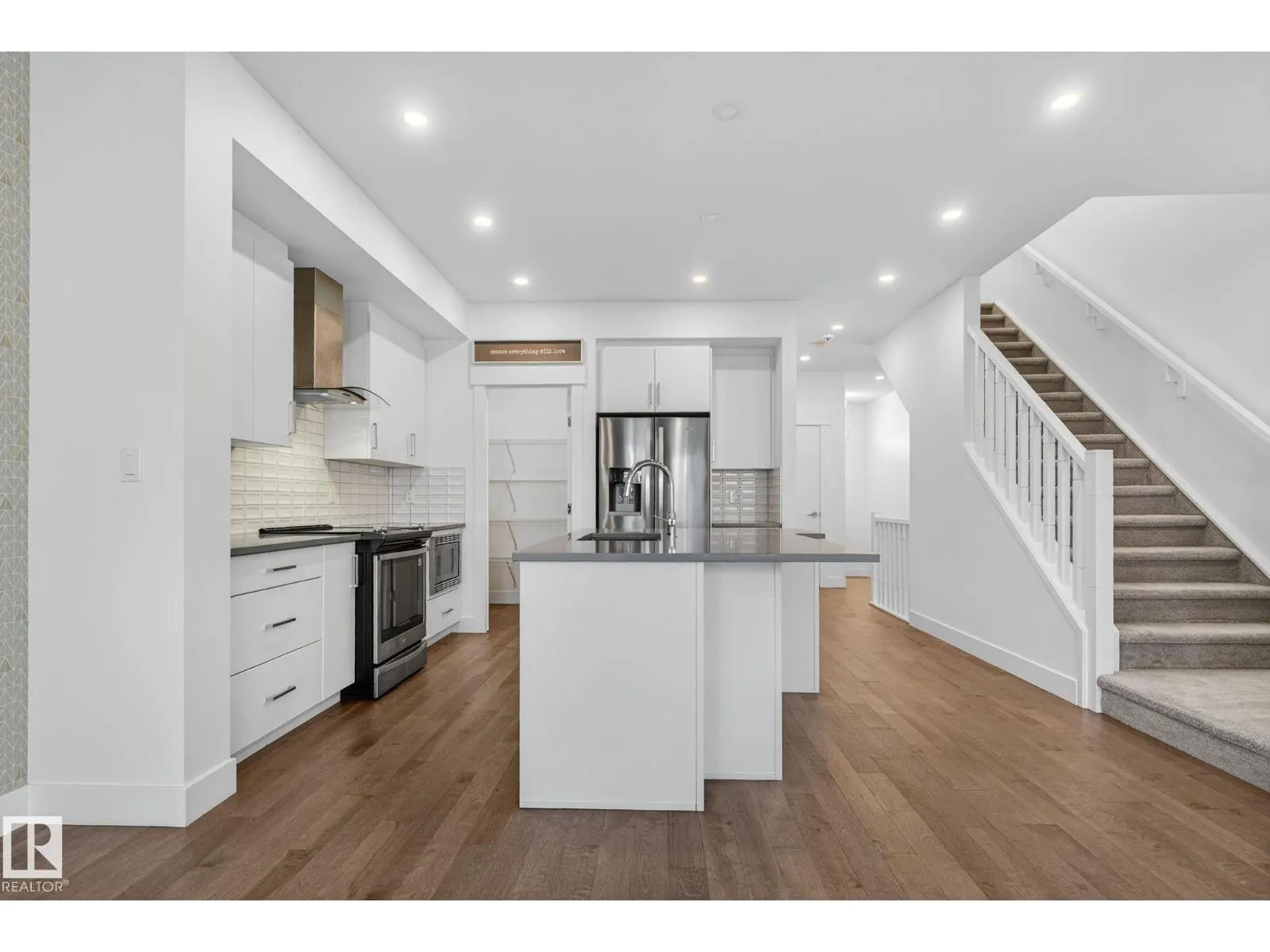 1096 SECORD PROMENADE NW