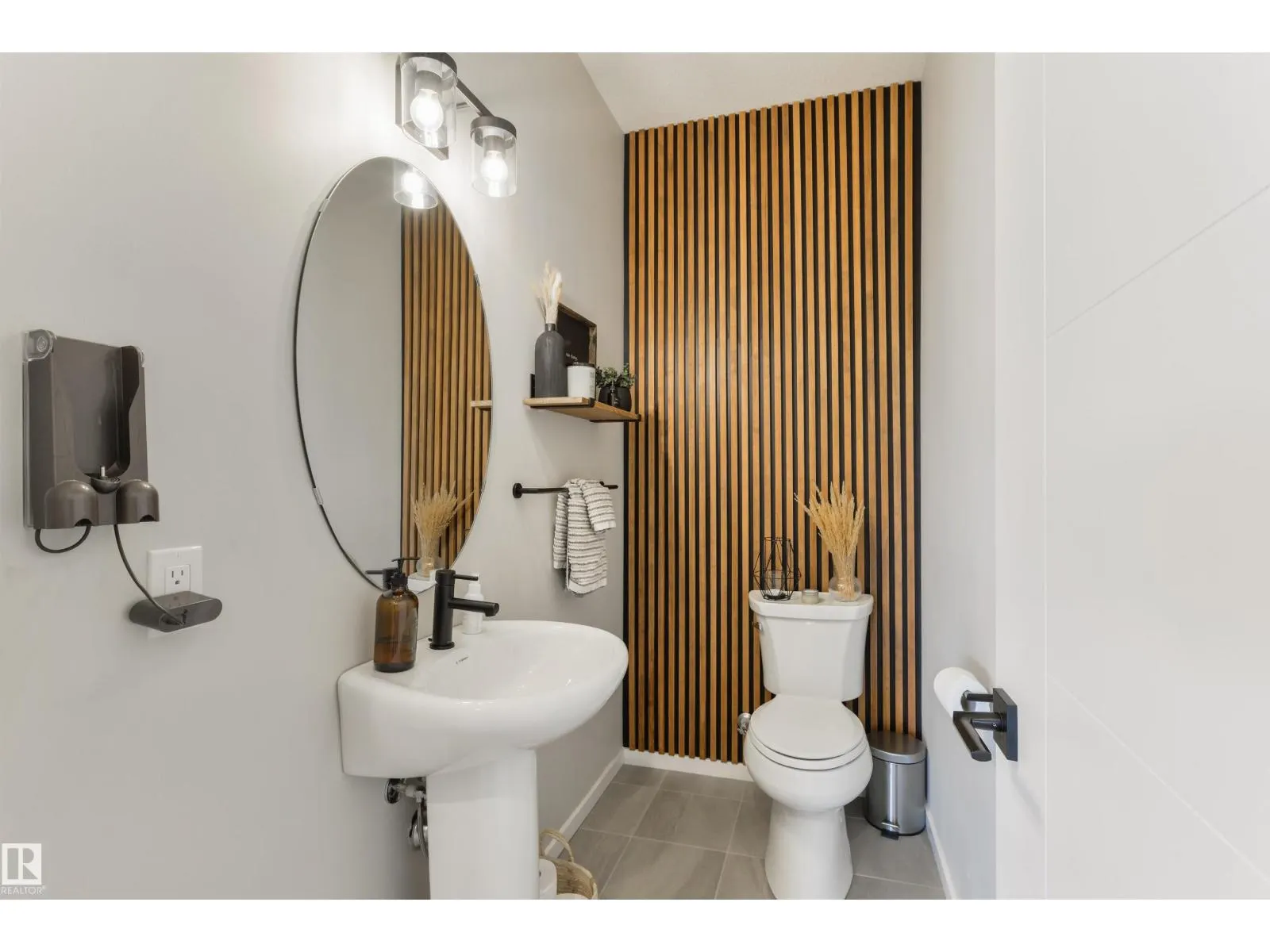 8273 CHAPPELLE WY SW