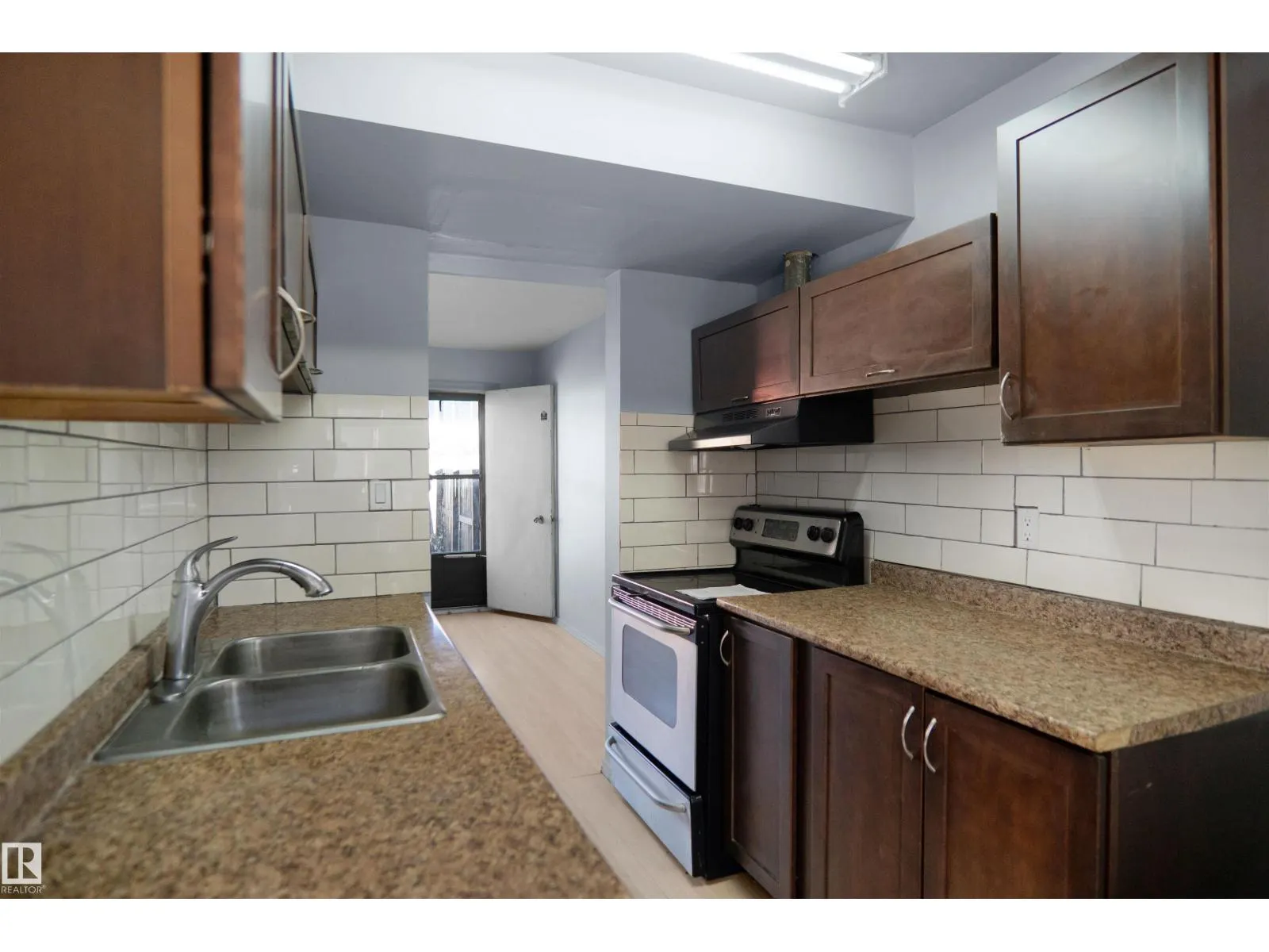 887 ABBOTTSFIELD RD NW