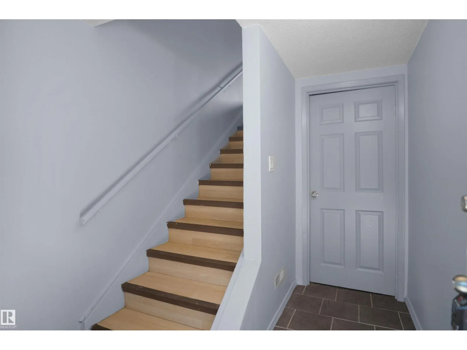 887 ABBOTTSFIELD RD NW