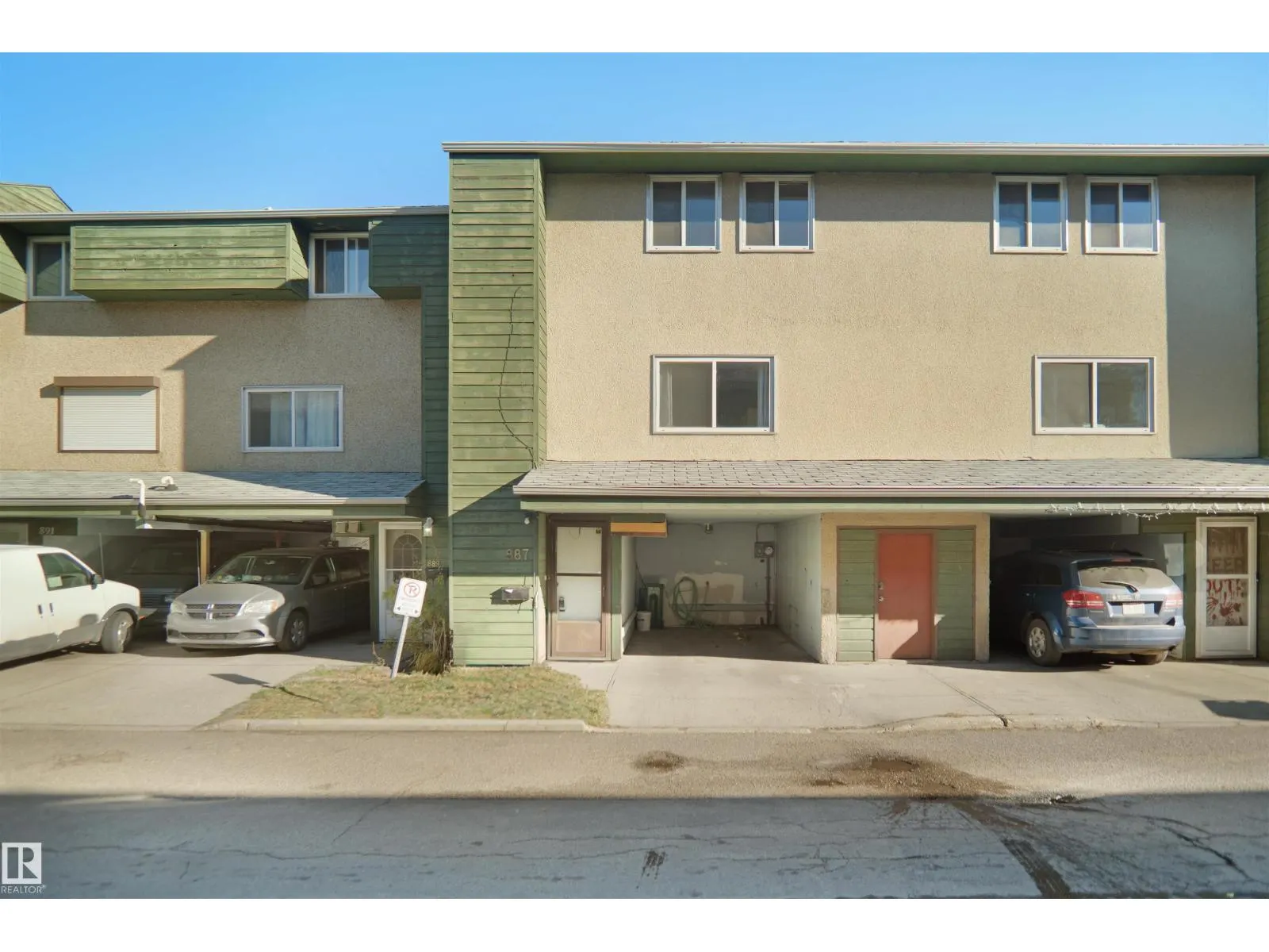 887 ABBOTTSFIELD RD NW