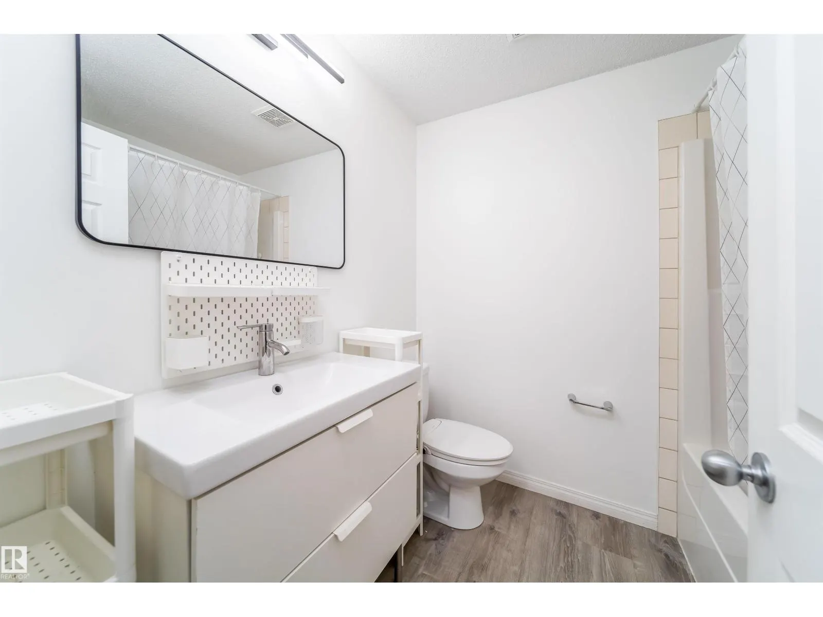 #30 130 Hyndman CR NW NW