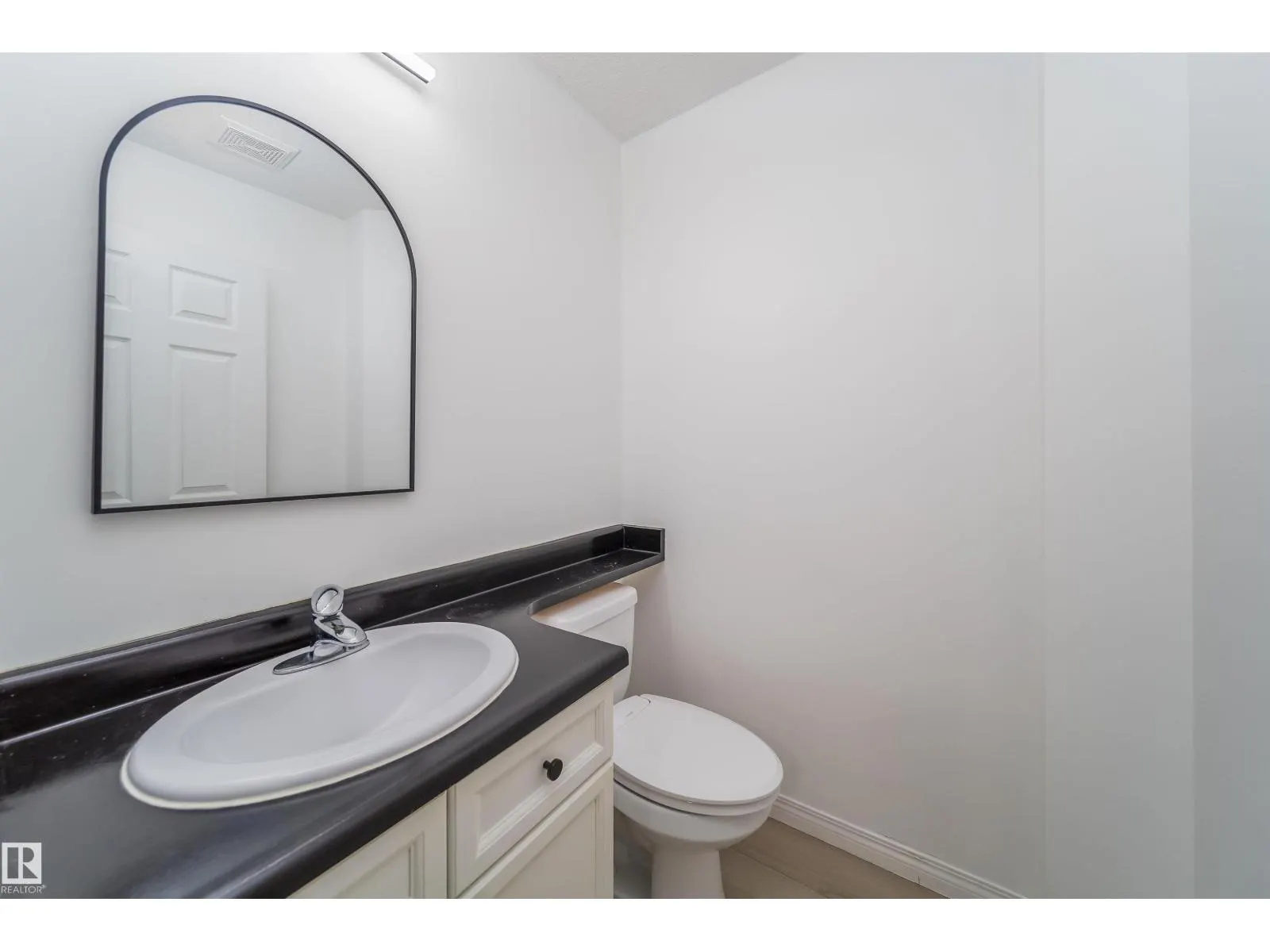 #30 130 Hyndman CR NW NW