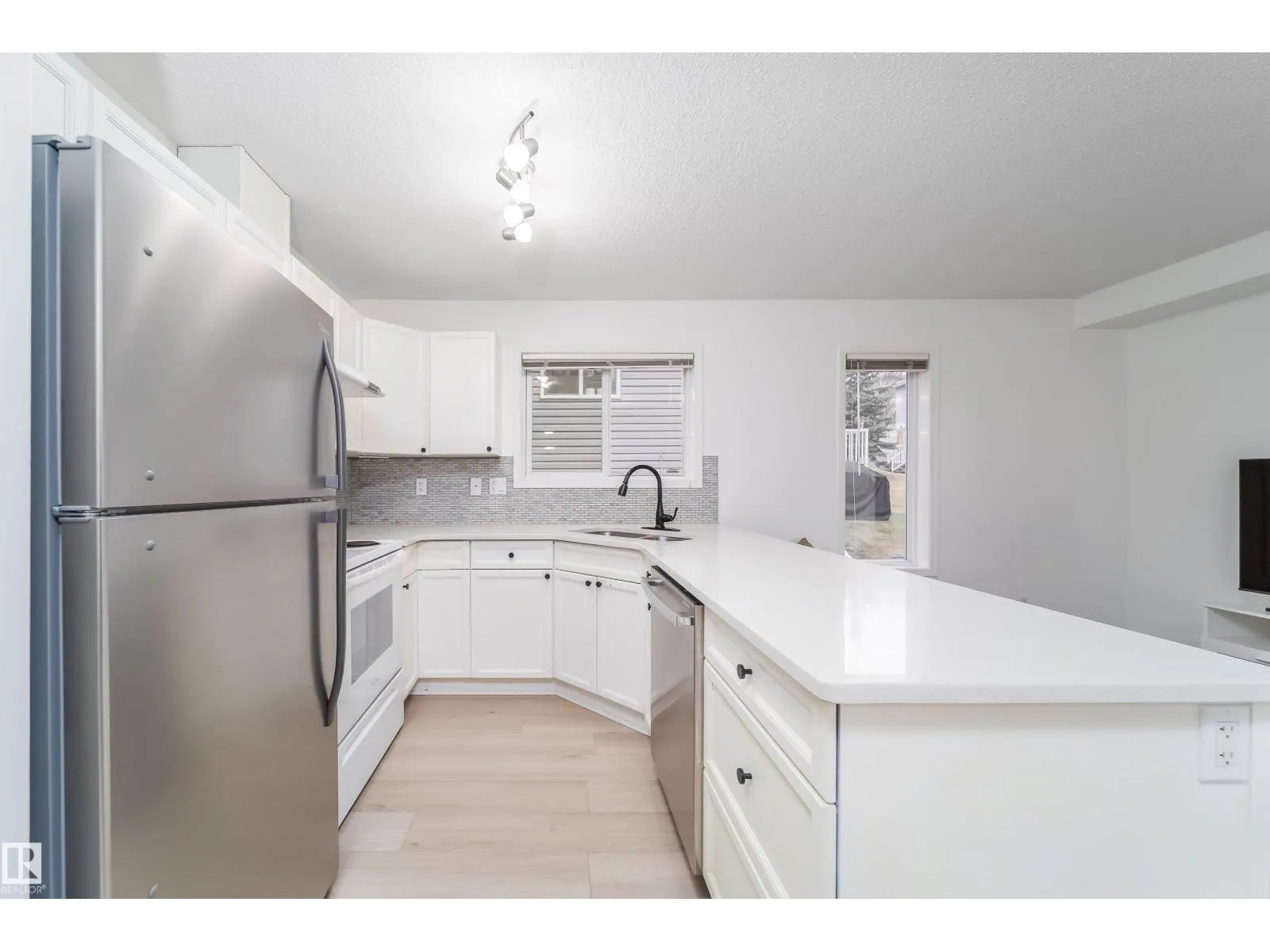 #30 130 Hyndman CR NW NW