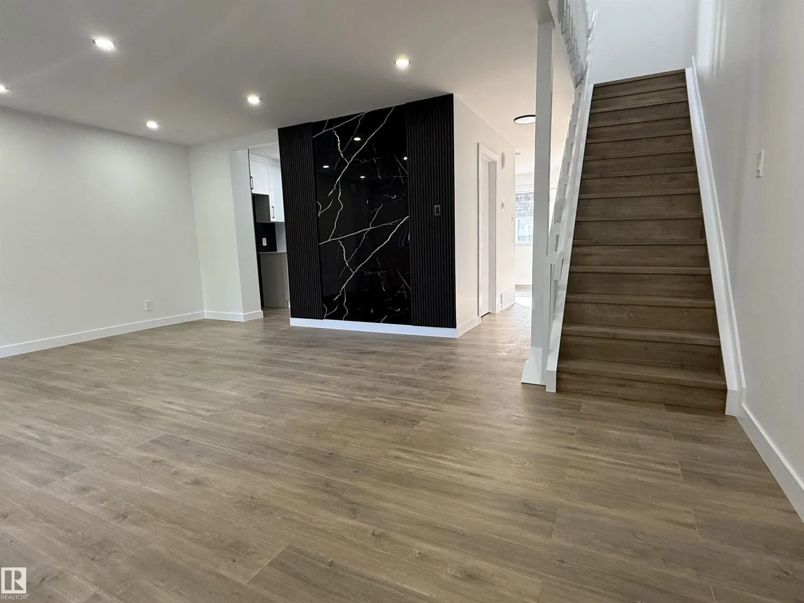 713 VILLAGE ON THE GREEN NW