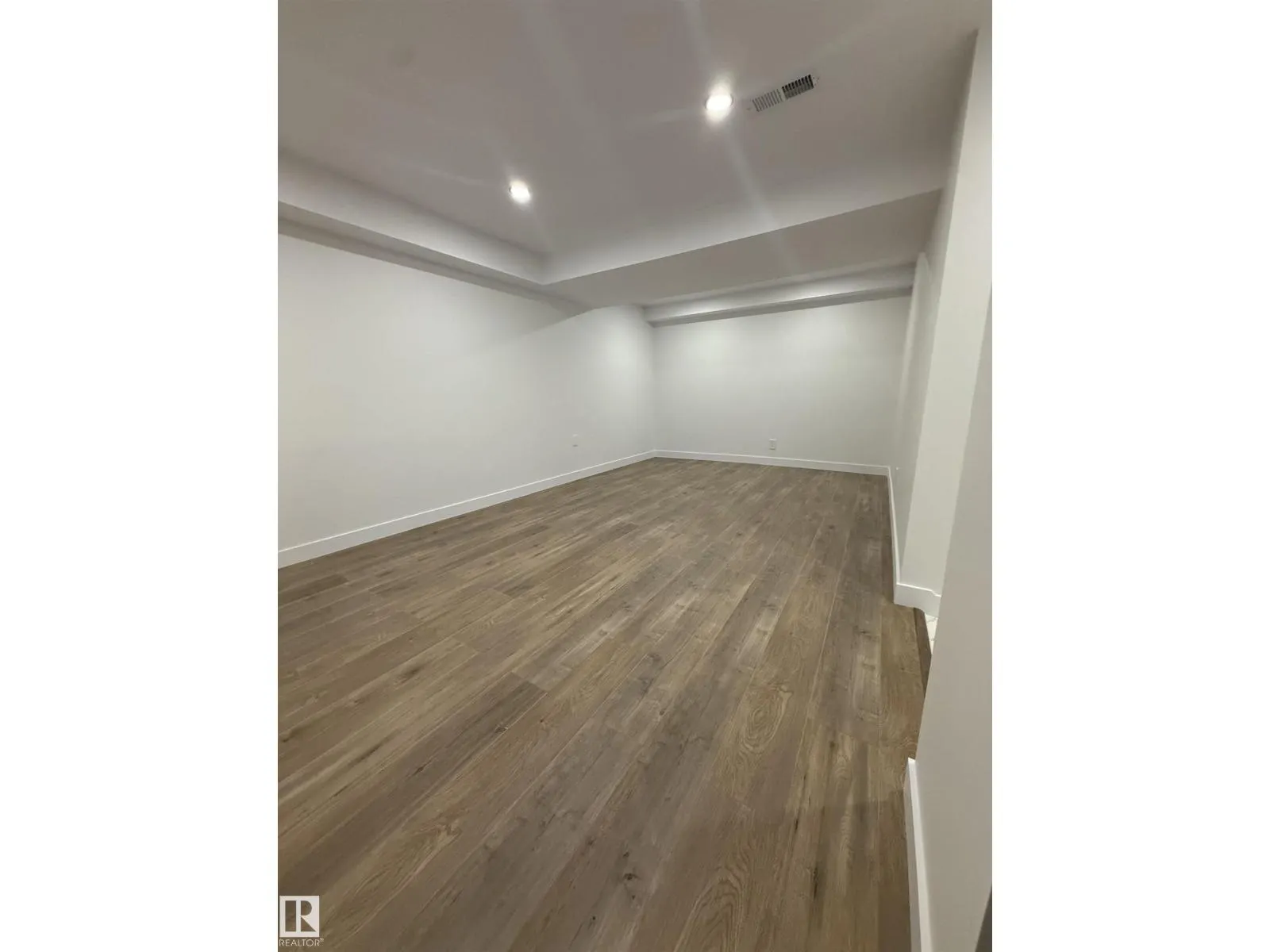 713 VILLAGE ON THE GREEN NW