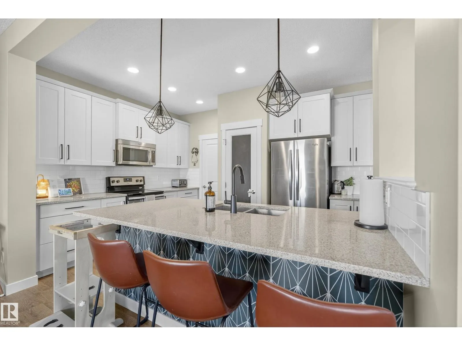 1374 SECORD LANDING LD NW