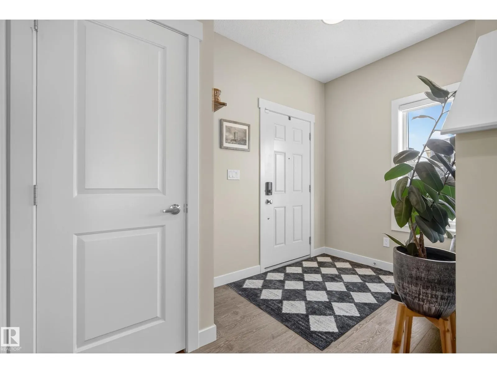 1374 SECORD LANDING LD NW