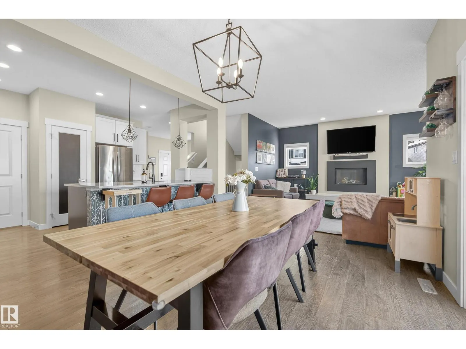 1374 SECORD LANDING LD NW