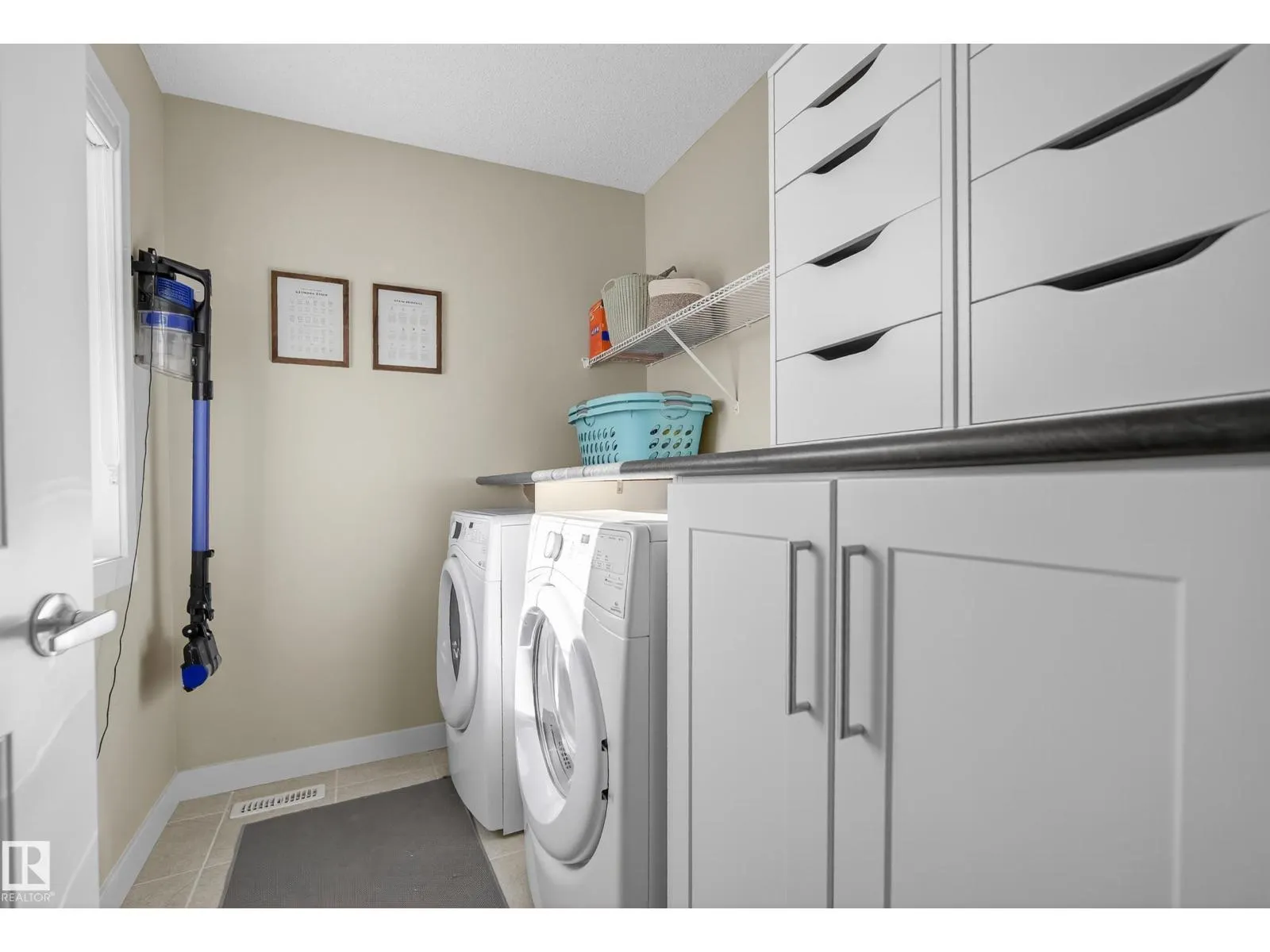 1374 SECORD LANDING LD NW