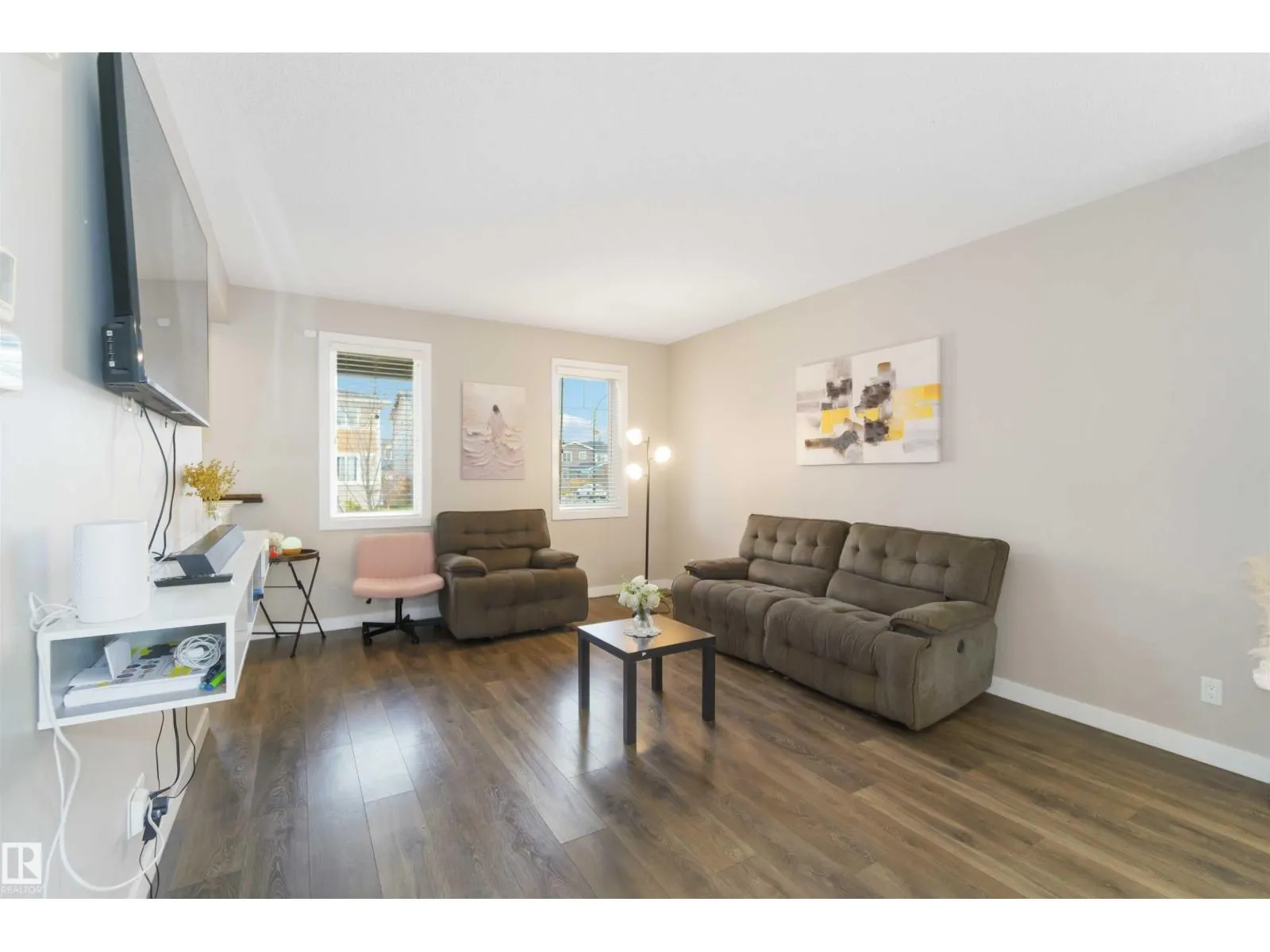 392 CHARLESWORTH DR SW