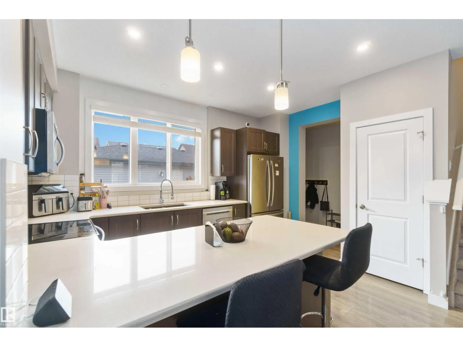 392 CHARLESWORTH DR SW