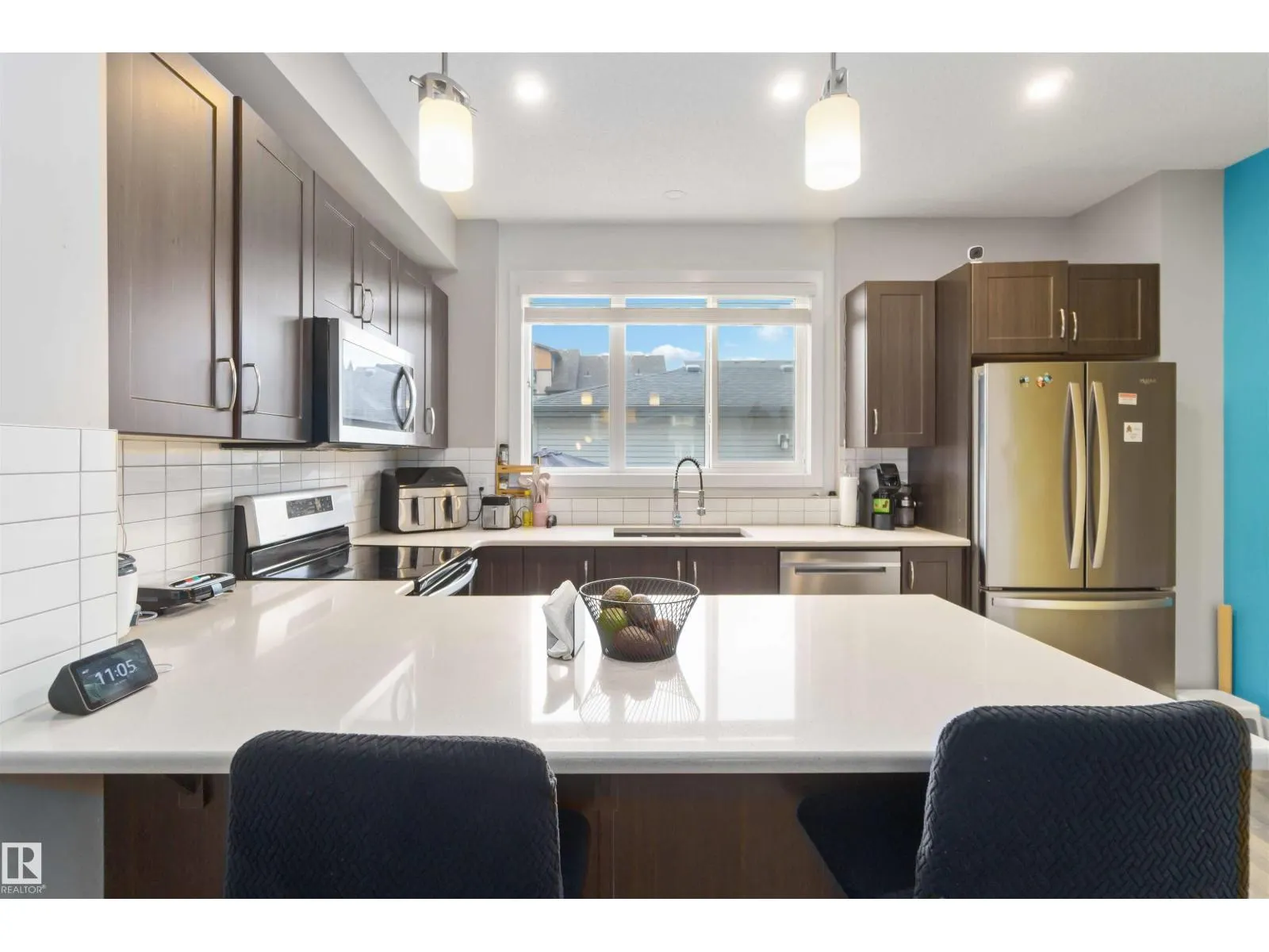 392 CHARLESWORTH DR SW