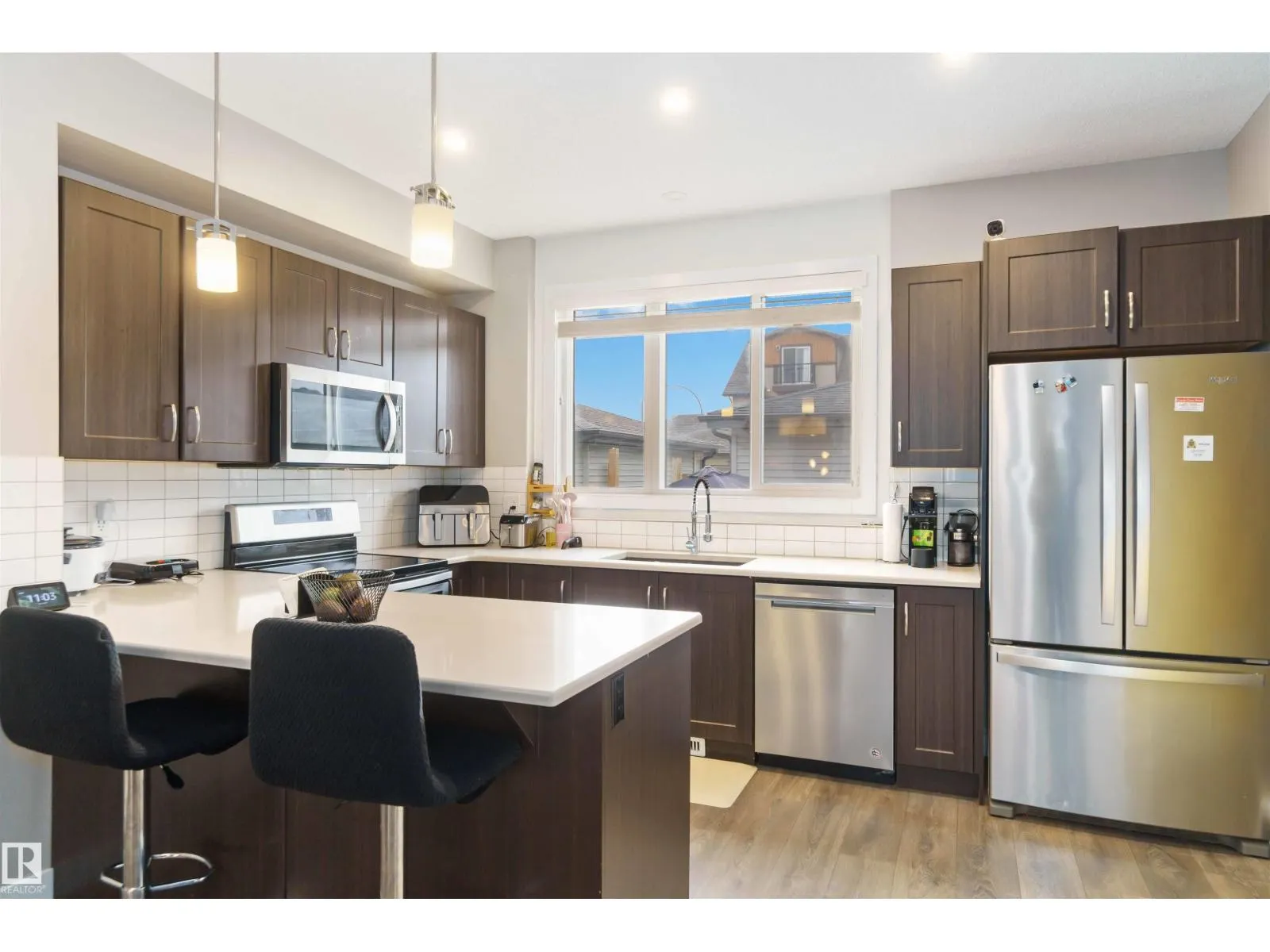 392 CHARLESWORTH DR SW