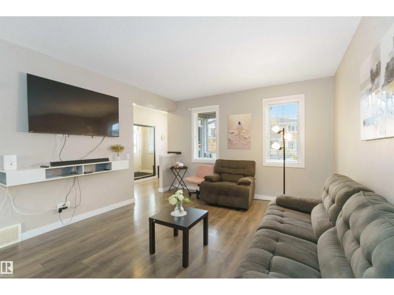 392 CHARLESWORTH DR SW