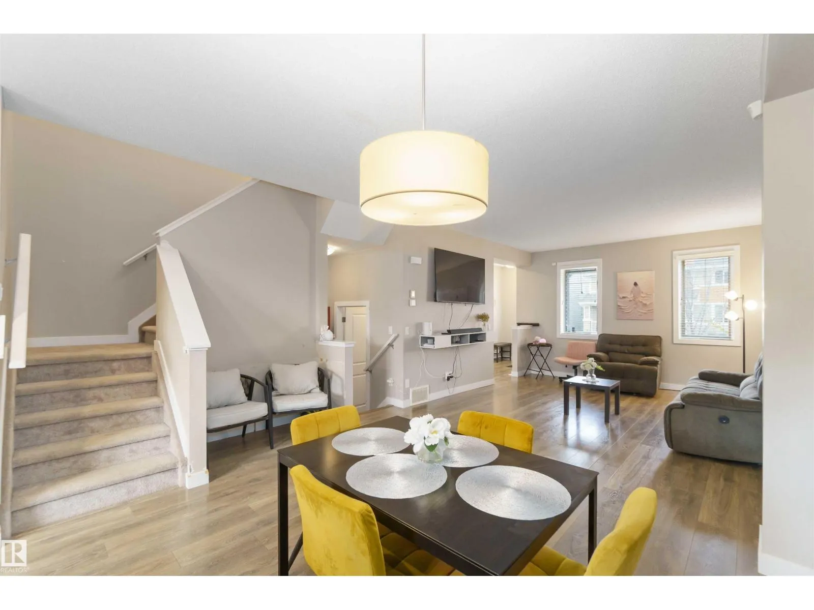 392 CHARLESWORTH DR SW