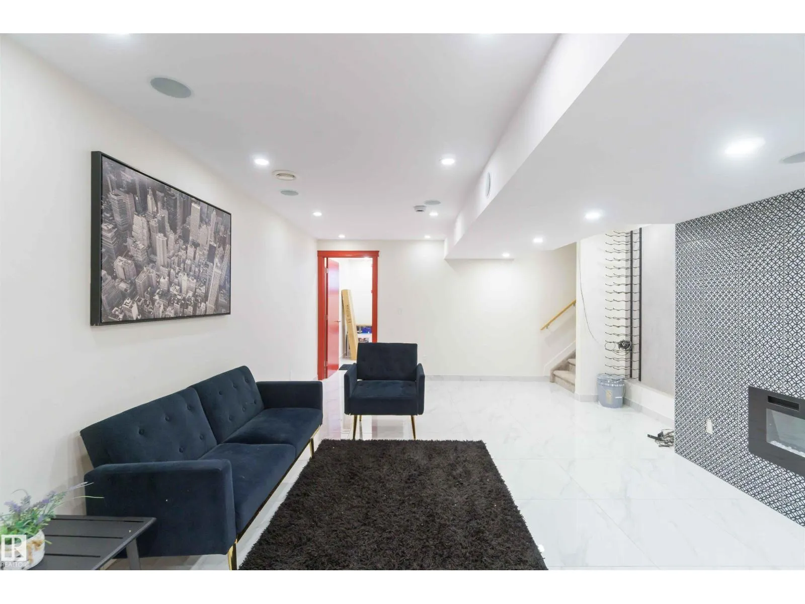 392 CHARLESWORTH DR SW