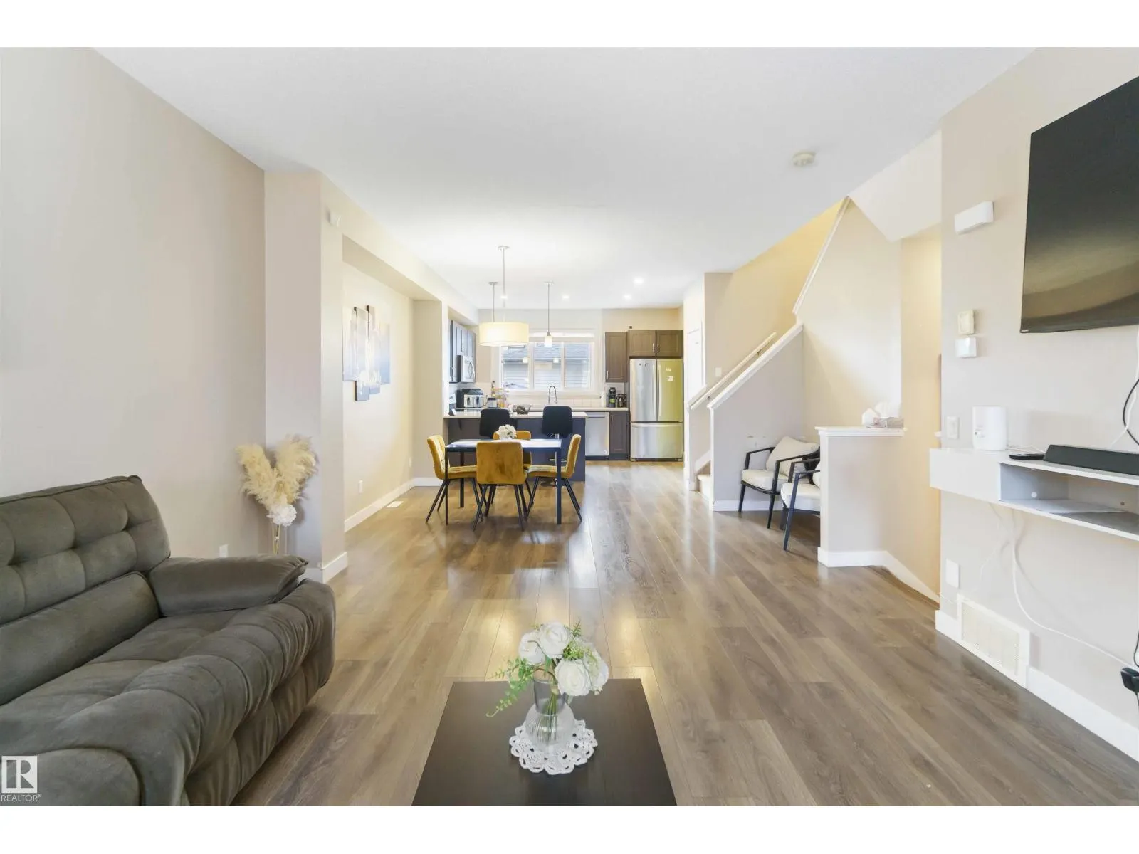 392 CHARLESWORTH DR SW