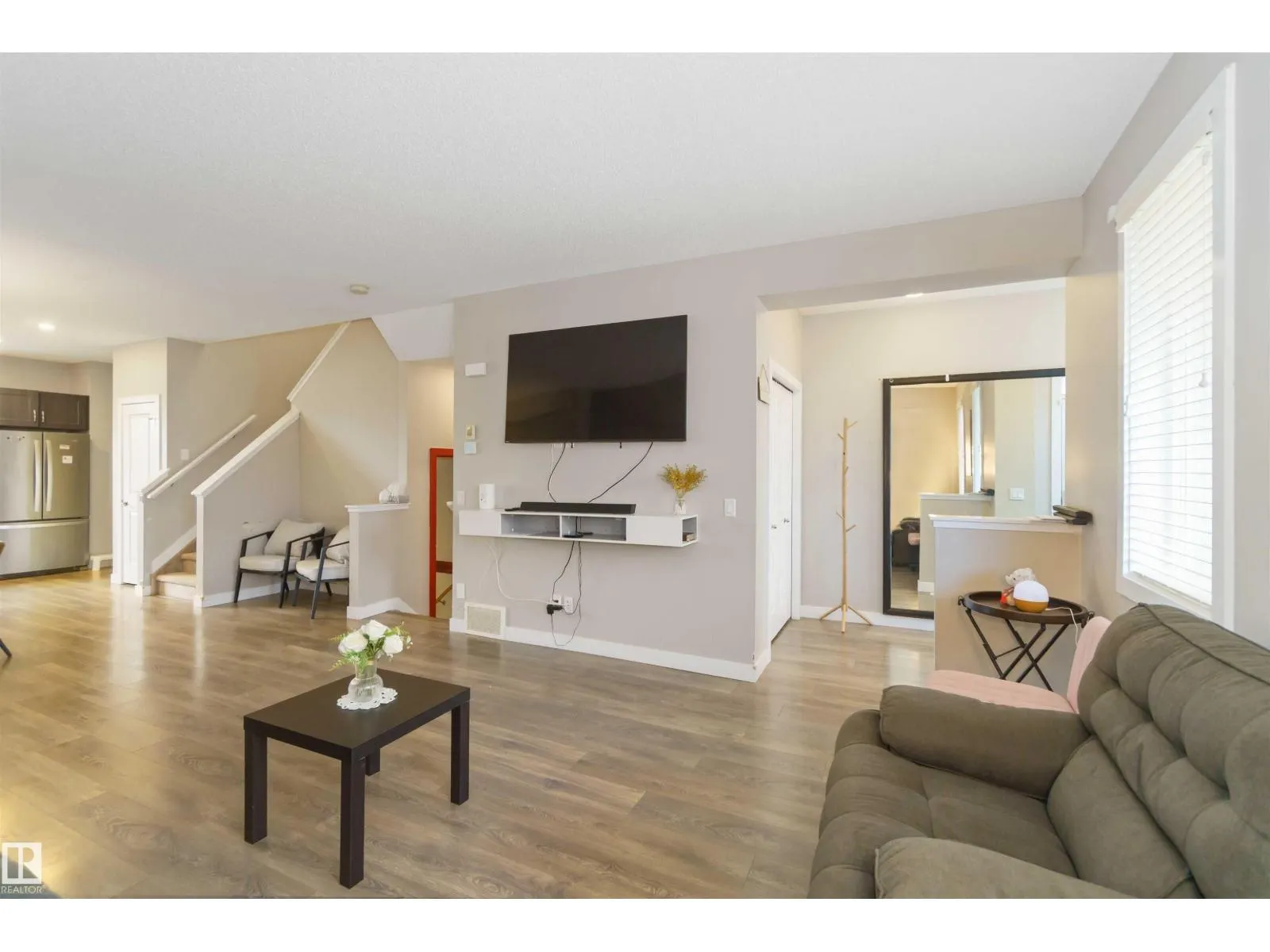 392 CHARLESWORTH DR SW