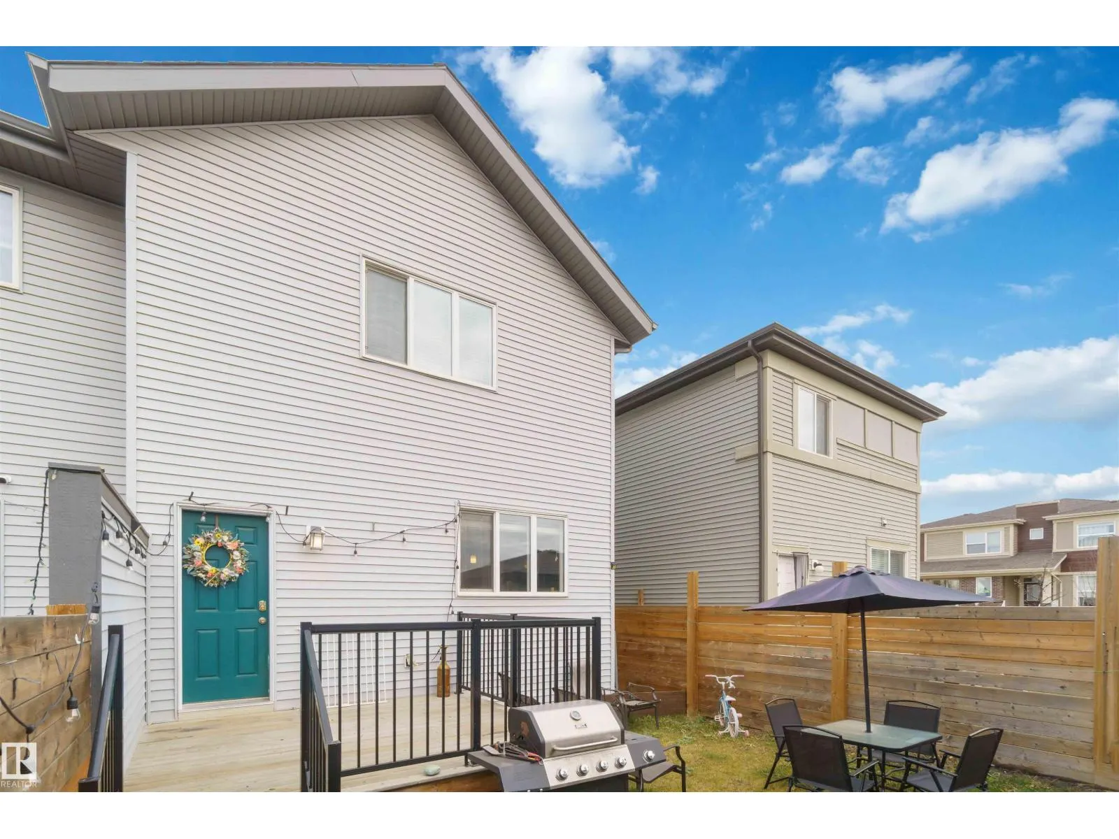 392 CHARLESWORTH DR SW