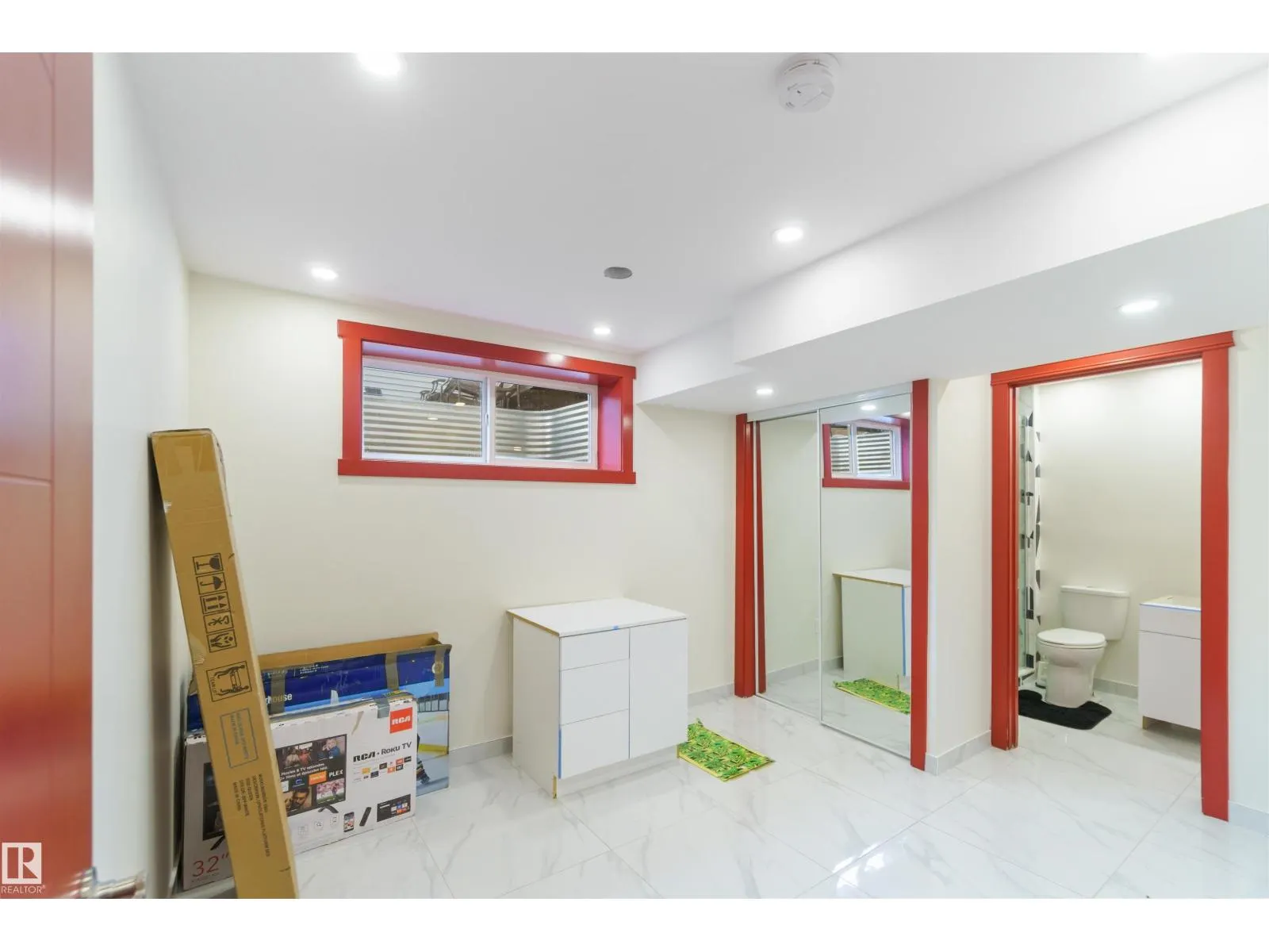 392 CHARLESWORTH DR SW