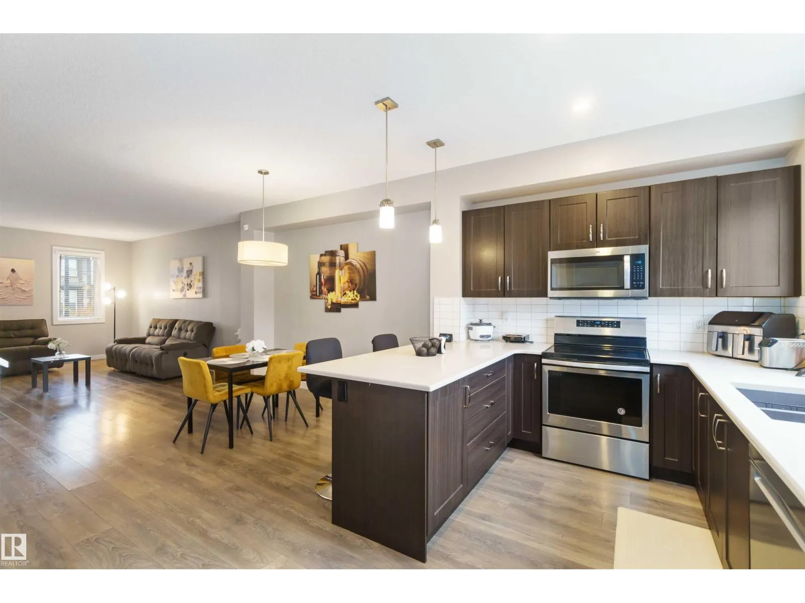 392 CHARLESWORTH DR SW