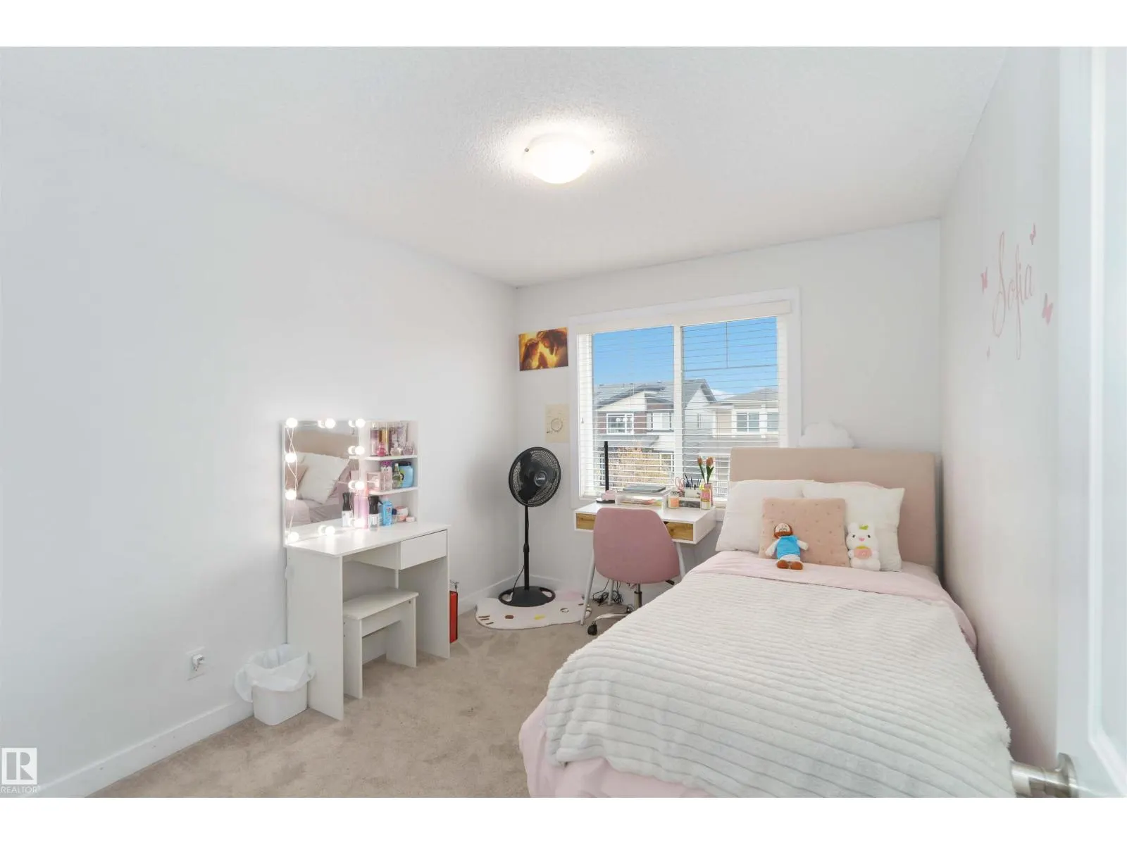 392 CHARLESWORTH DR SW