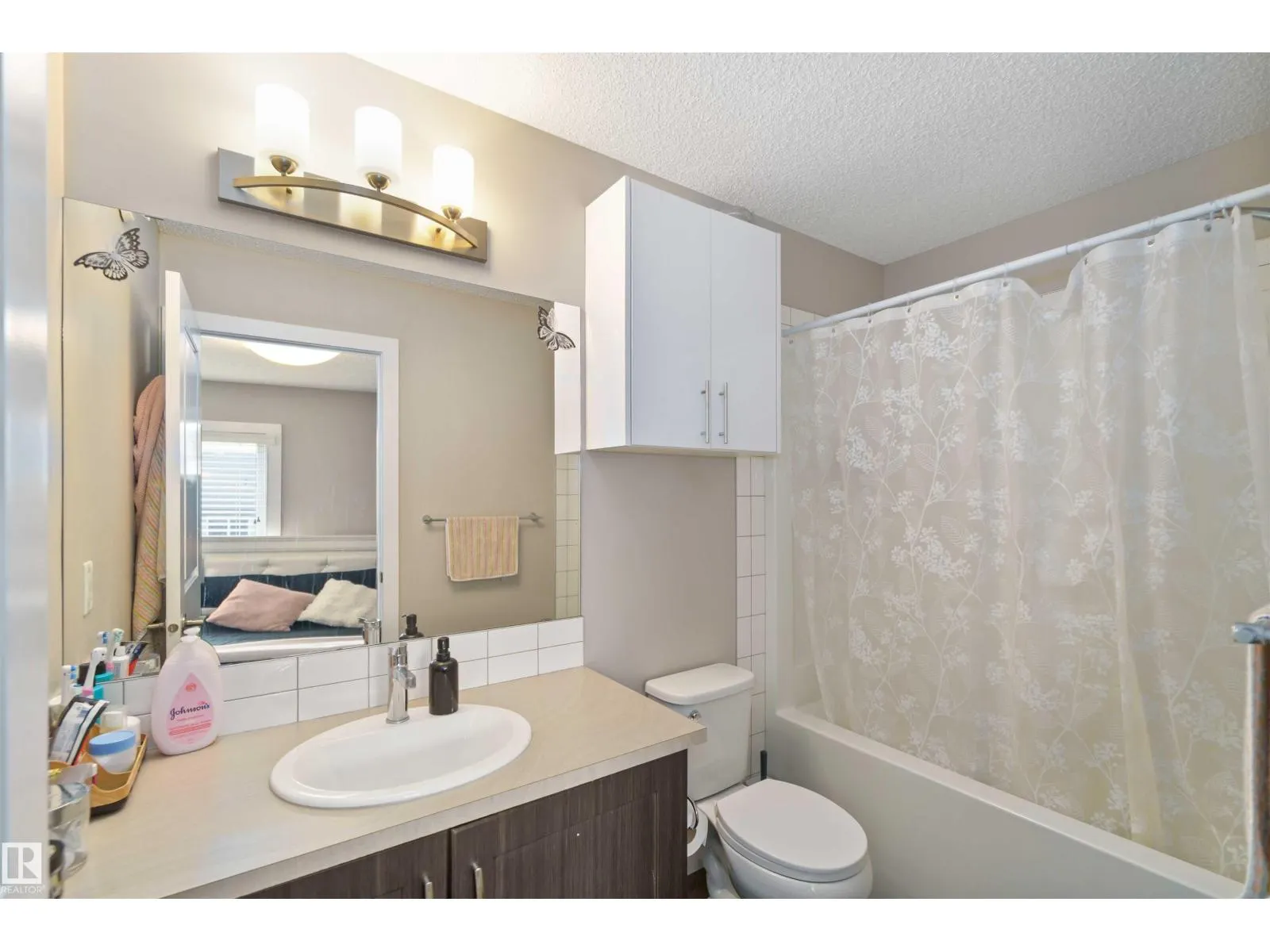 392 CHARLESWORTH DR SW