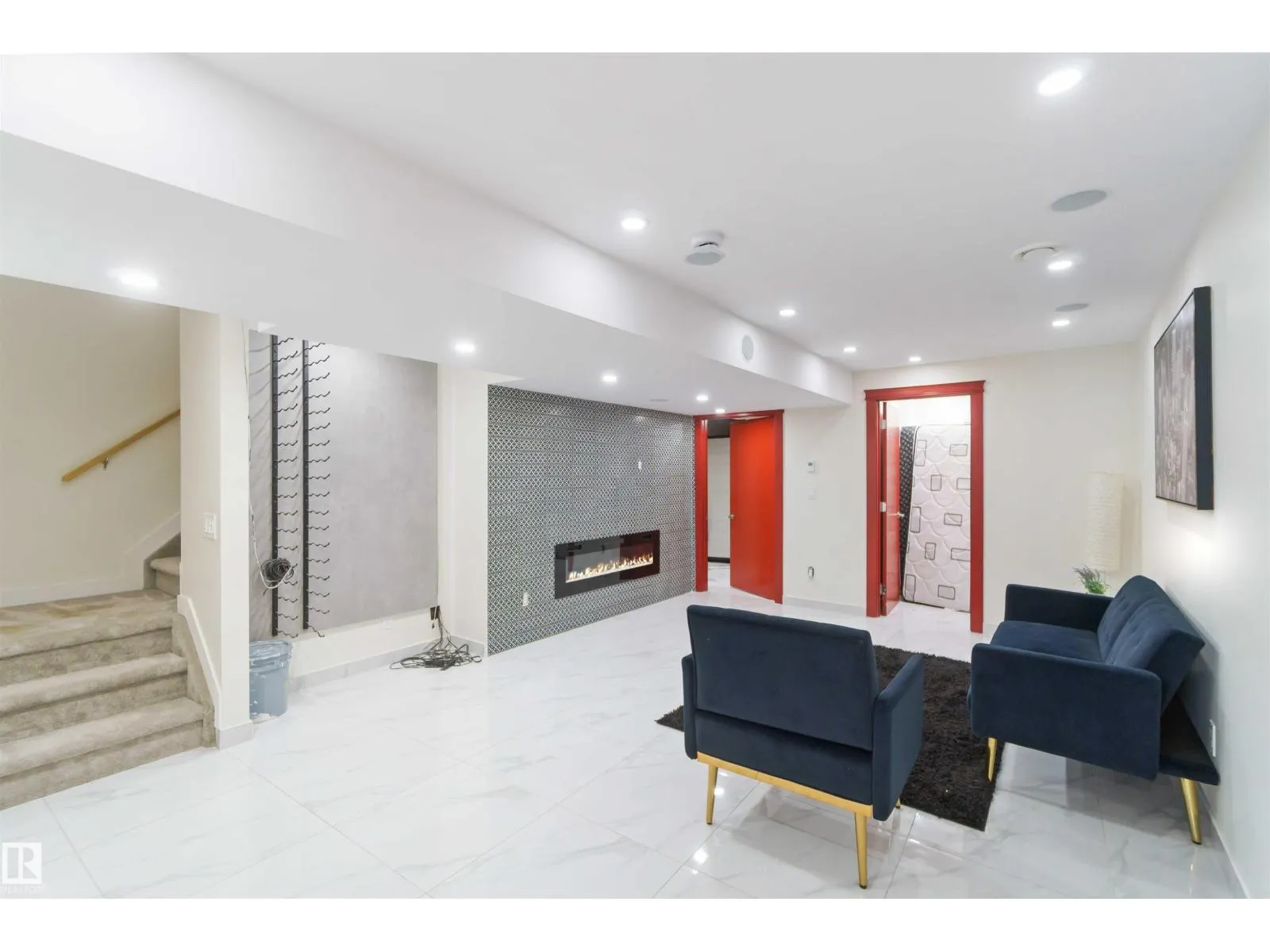 392 CHARLESWORTH DR SW