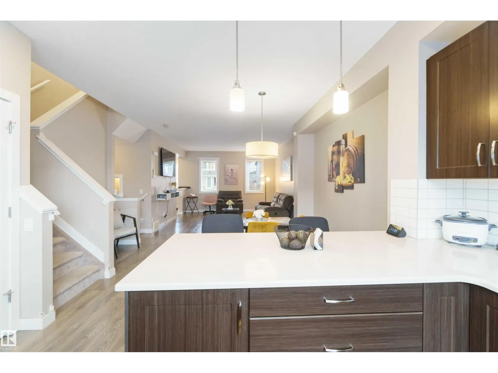 392 CHARLESWORTH DR SW