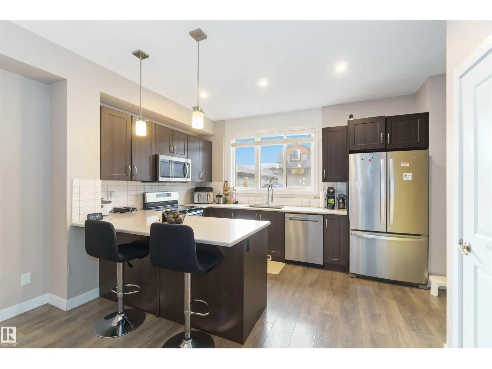 392 CHARLESWORTH DR SW