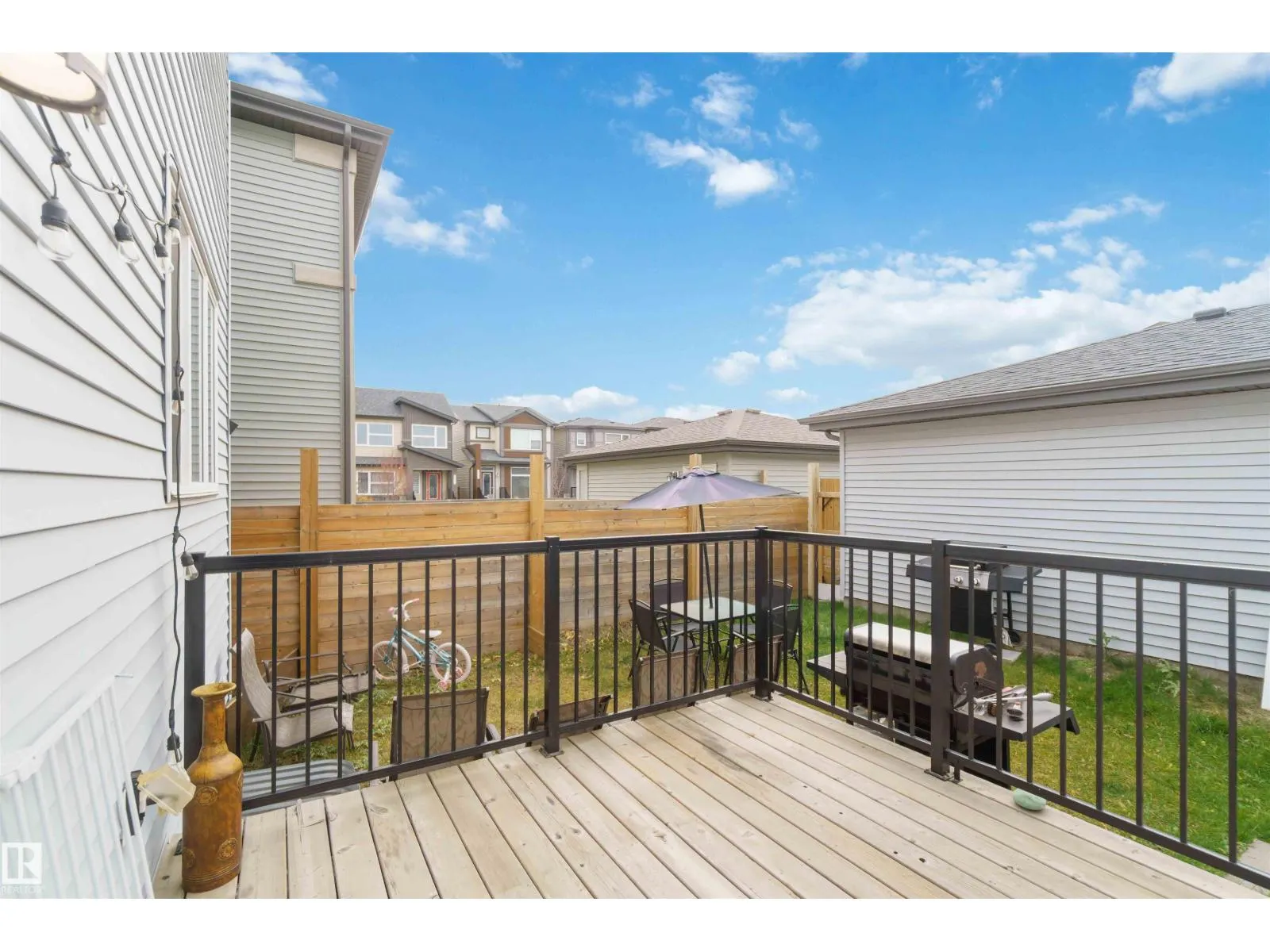 392 CHARLESWORTH DR SW