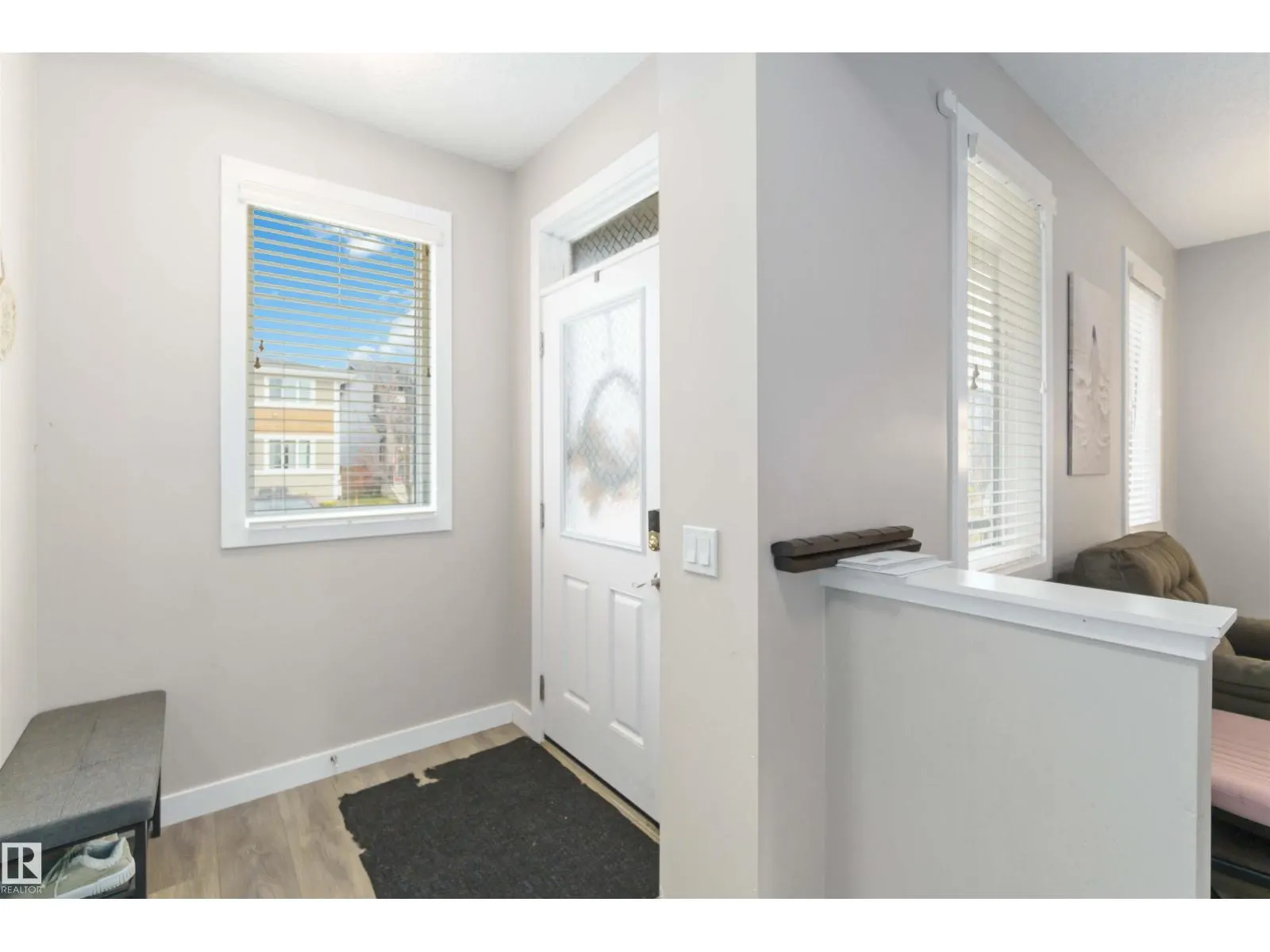 392 CHARLESWORTH DR SW