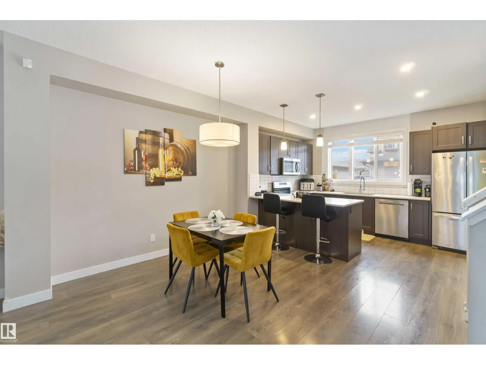 392 CHARLESWORTH DR SW